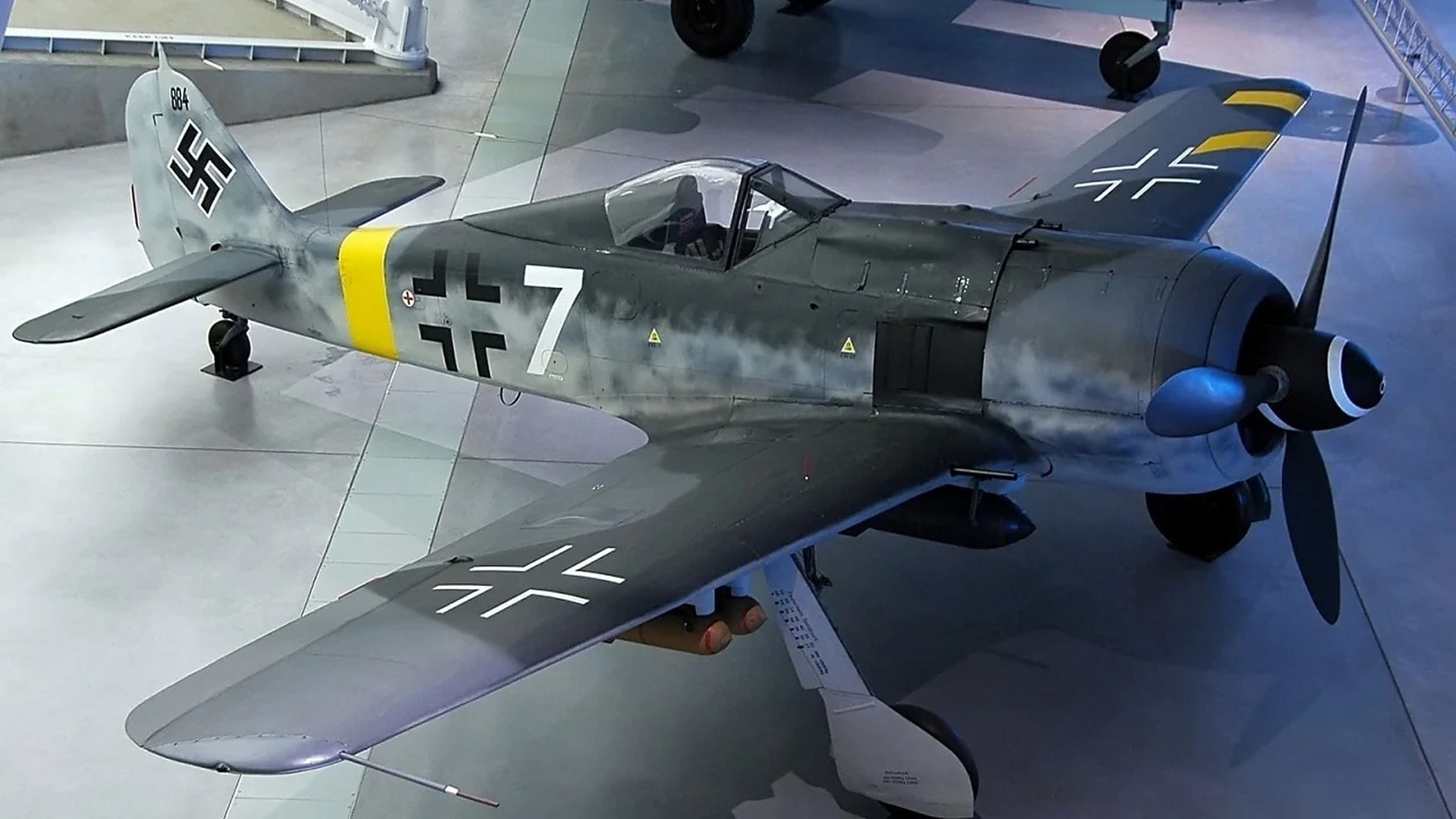fw-190(百舌鸟)战斗机,是二战中后期最好的战斗机之一.