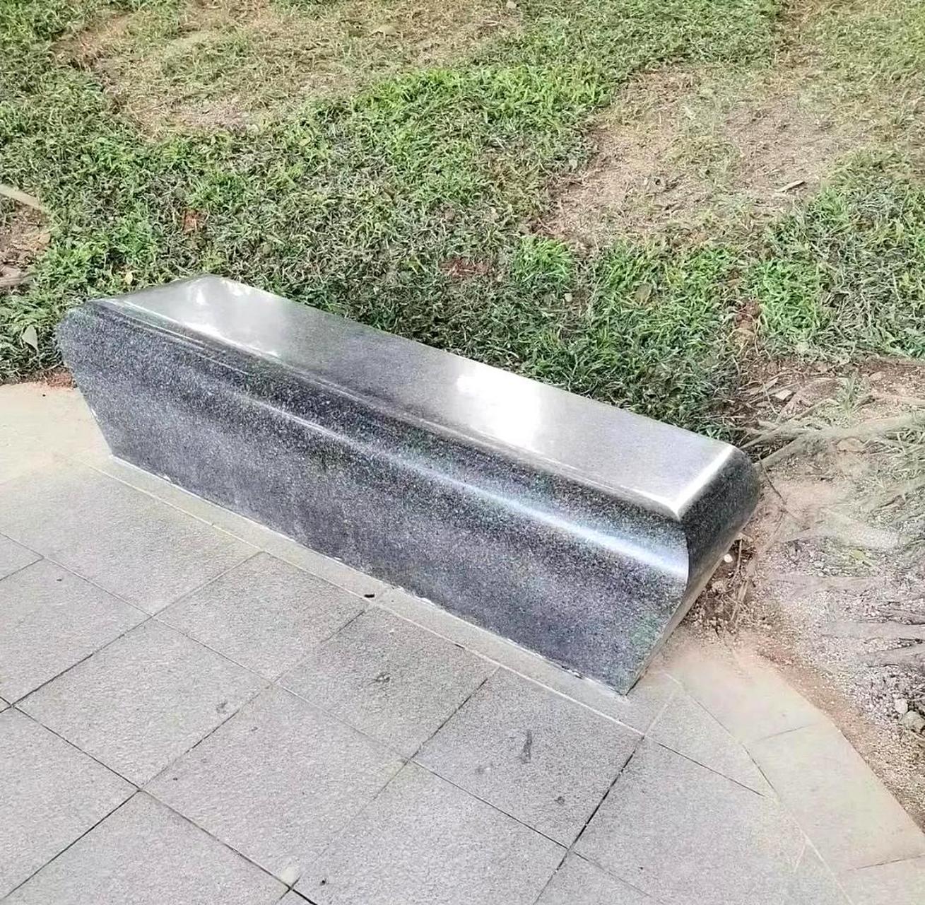 大家帮忙看看,为什么公园里的石凳子让我感觉如此熟悉.