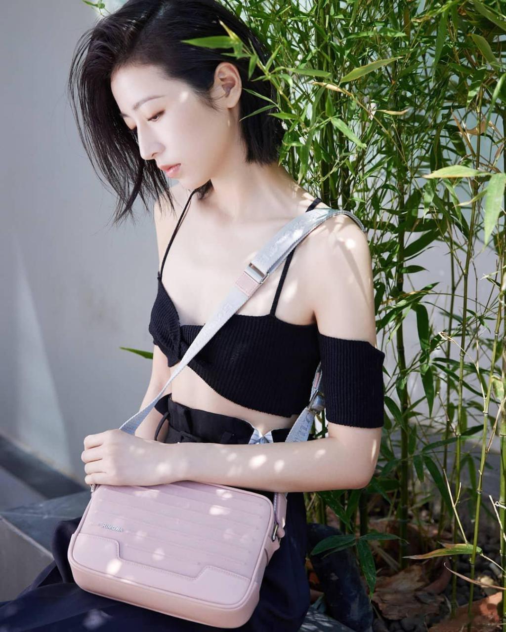 周雨彤# 短发又酷又飒,美爆了!