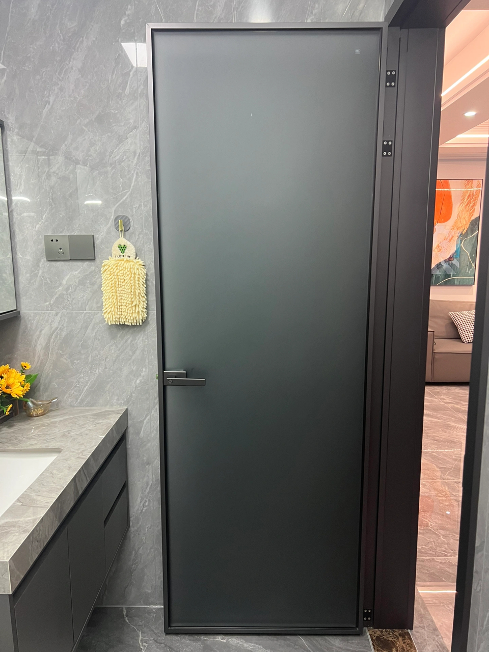 因为这个灰油砂玻璃门真的是比长虹好看太多了91我家复式楼做了三个