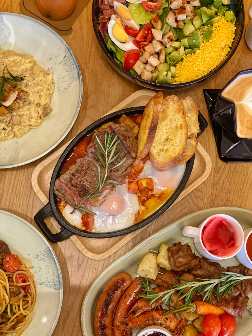 吾悦广场开业 买了两张99的电影票 和姐妹♀约好先去吃饭再电影  特别