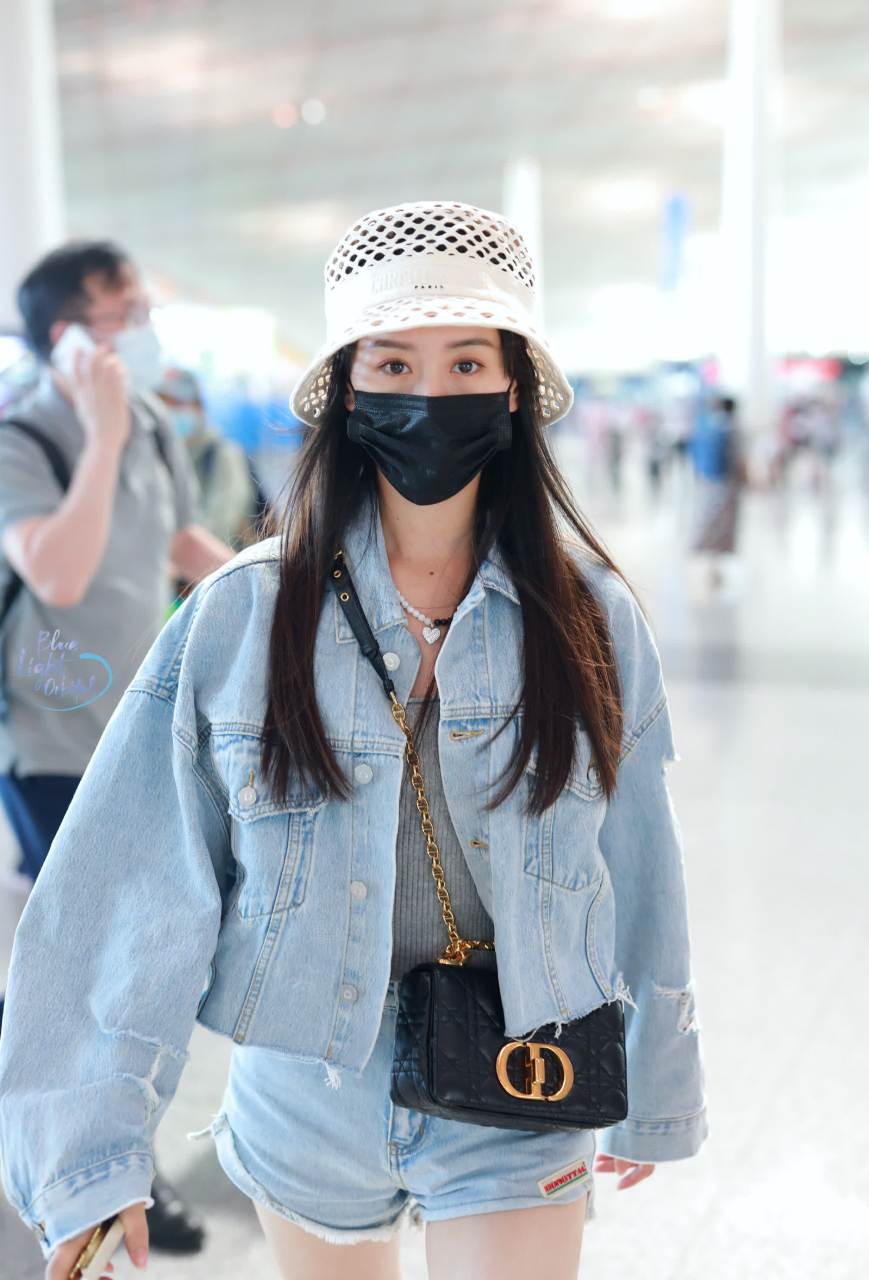 袁冰妍机场吃饭照片   袁冰妍今日现身机场.