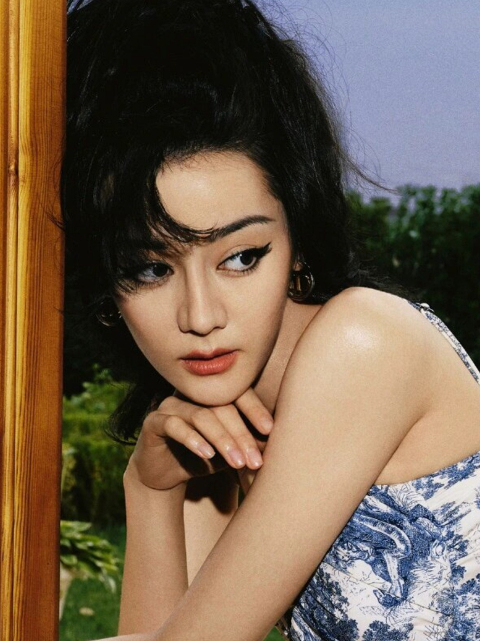 迪丽热巴复古烟熏妆	