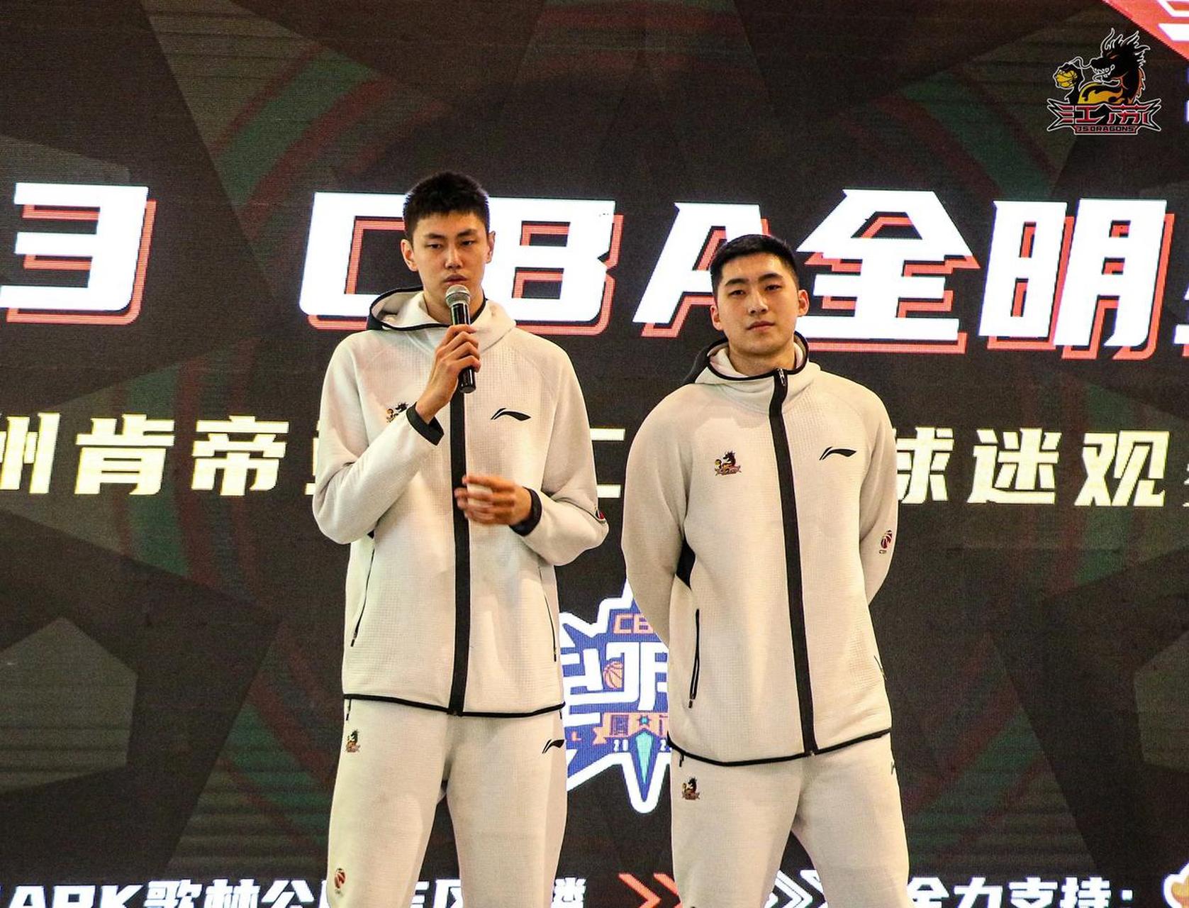 李楠真是控制不住想要派上自己的儿子,这李禄曈上场三十秒连丢五分