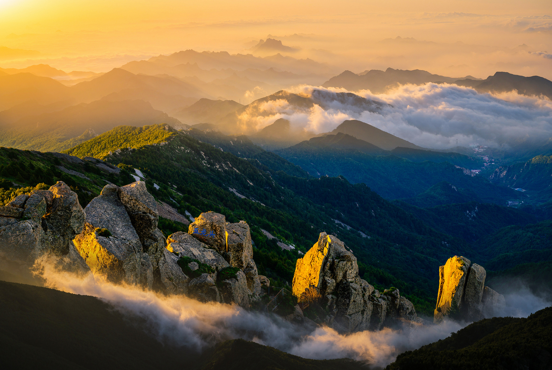 距离北京不远,交通方便的河北雾灵山景区,是夏日的度假好地方,深受