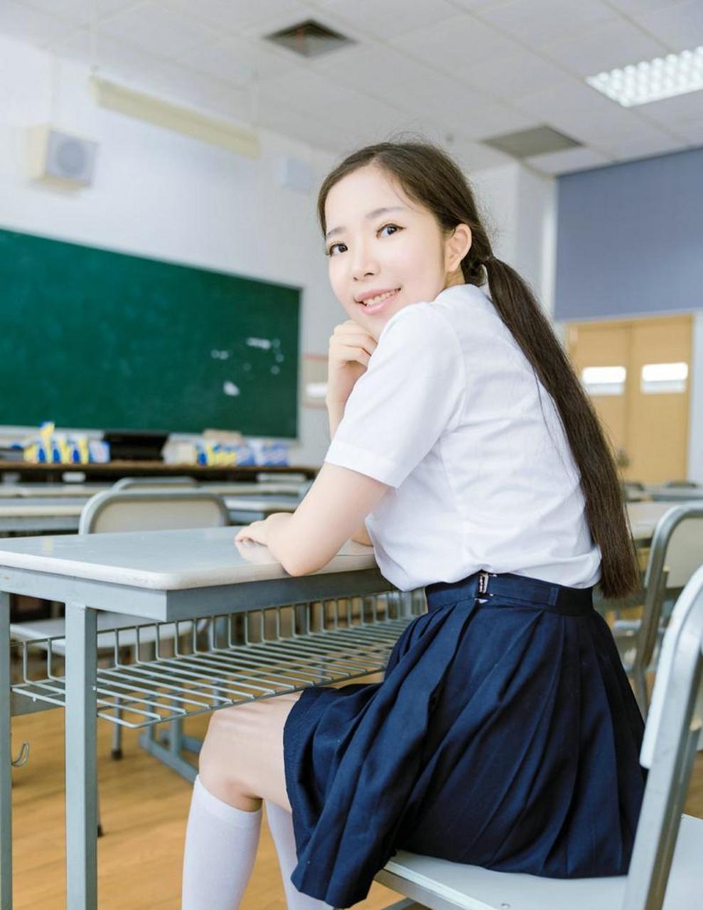 教室里的双马尾少女,甜美可爱~ #中国版chatgpt来了# #娱乐