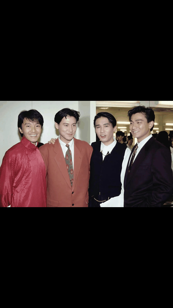 gif创作人# 这旧照片是周星驰,张学友,梁朝伟和刘德华合影留念