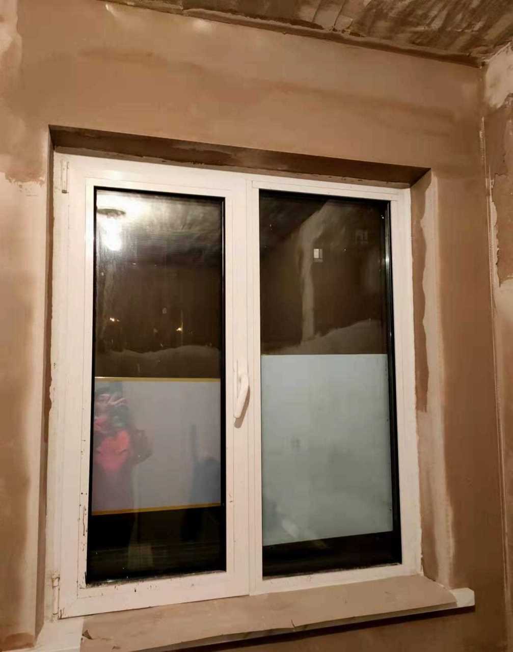 北京装修工地实拍 大兴金隅学府墙面石膏找平,刮底层石膏是油工阶段打