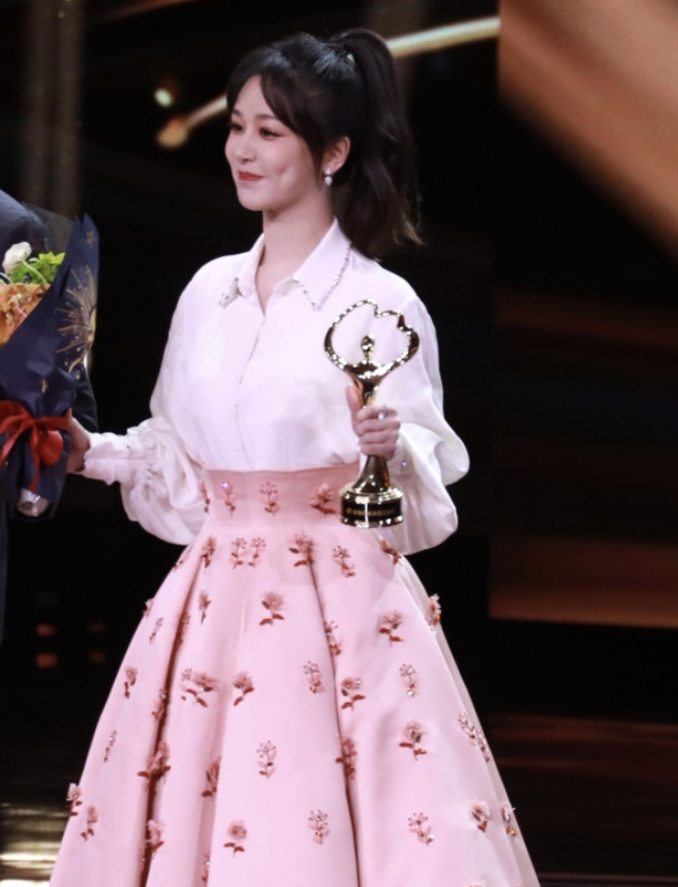 最喜欢杨紫微博之夜那一套衣服