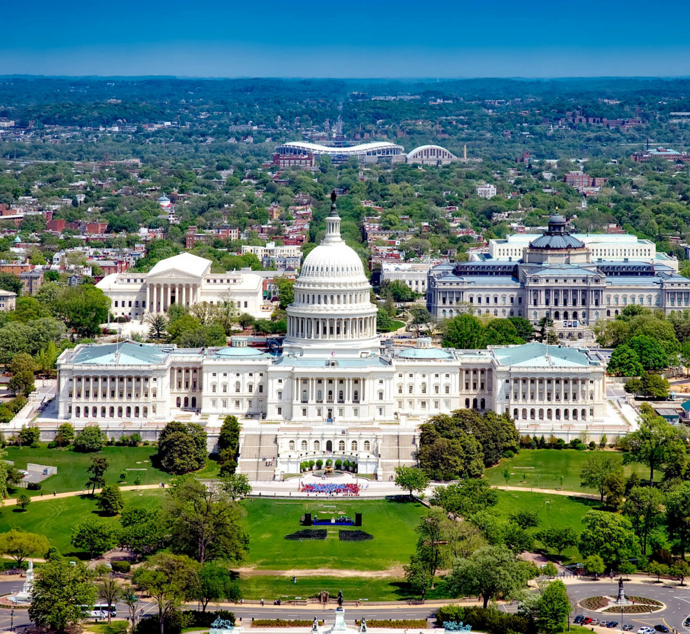 国会大厦是美国最高立法机构,位于华盛顿哥伦比亚特区国会山,国会缮 