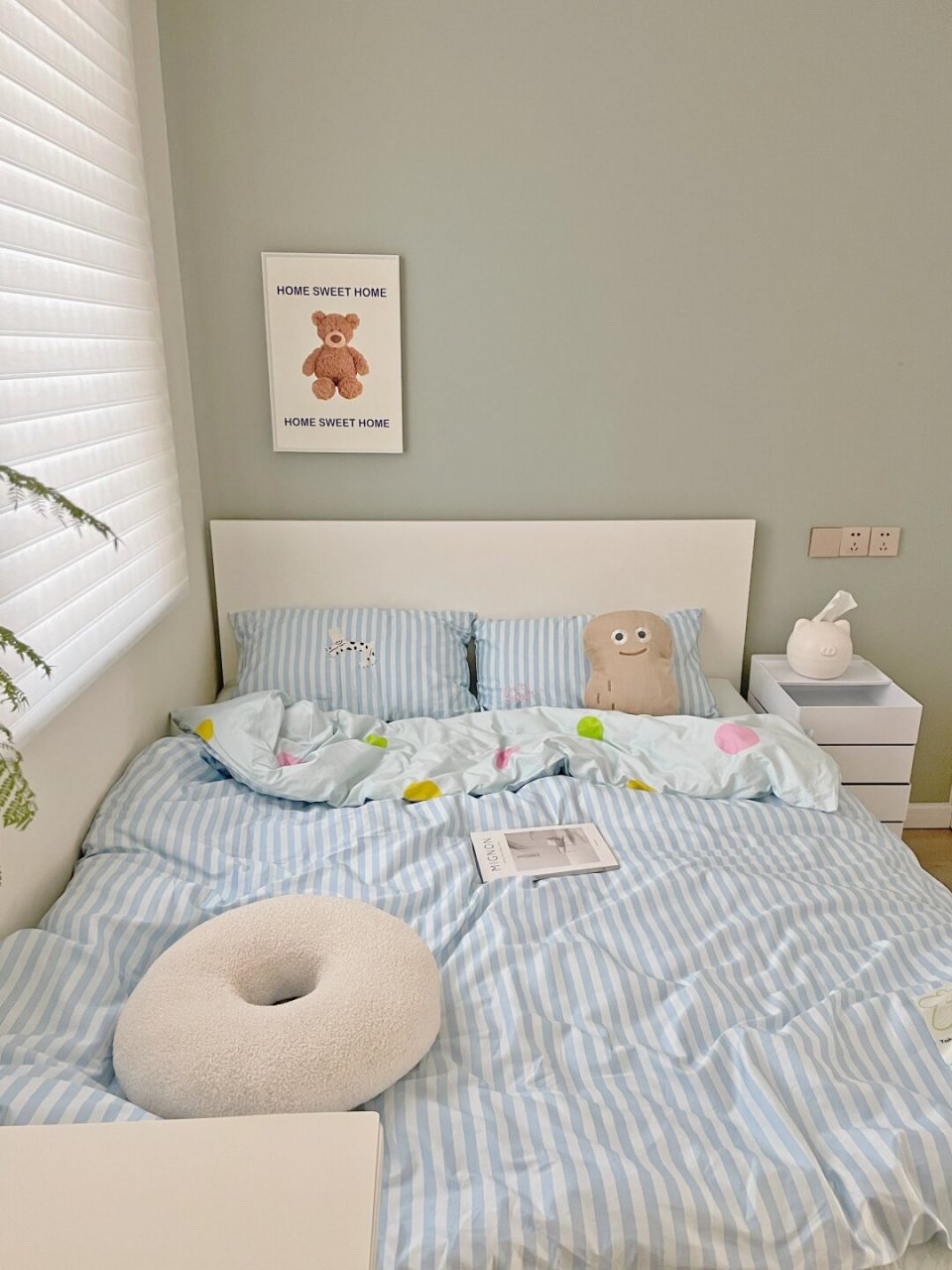 1m 背景墙:莫兰迪绿 地板:浅灰  尽管妈妈建议做榻榻米,但我坚持了