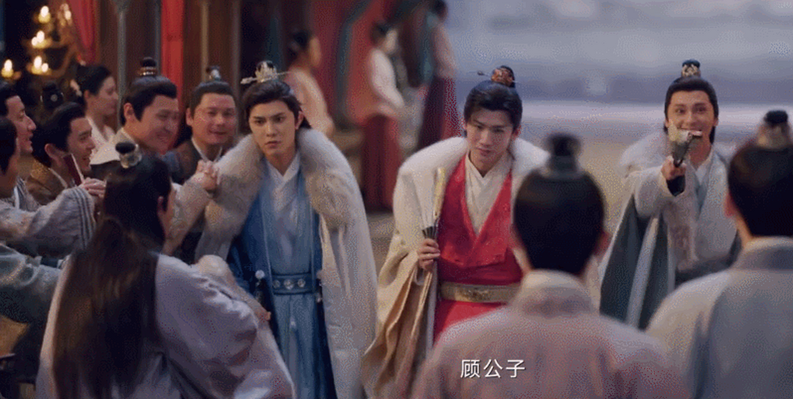 女孩亲手做给心上人的白狐裘,被人卖给了当地首富之子,女孩决定当面要