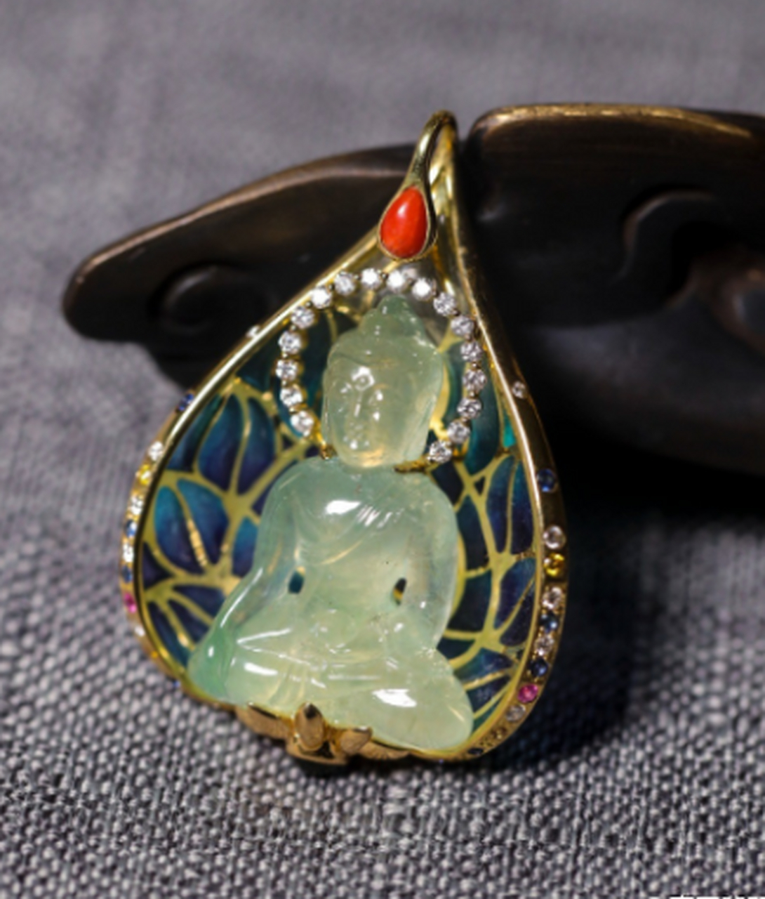 点击头像看直播# #翡翠#净色佛像正襟危坐五彩佛光普照众生