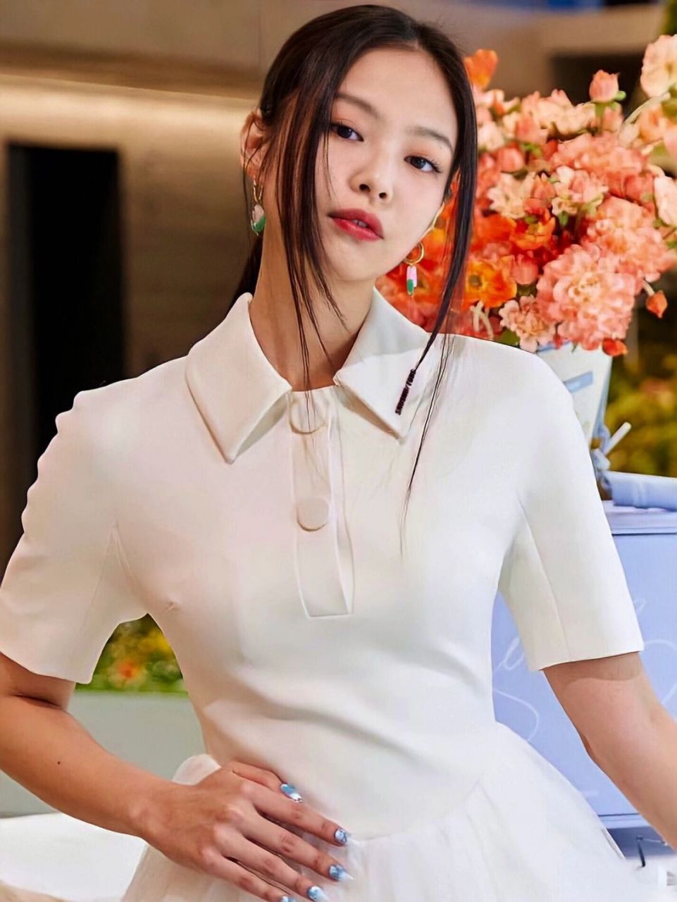 jennie今日亮相 穿了shushu/tong白裙 jennie今日亮相gentle monster