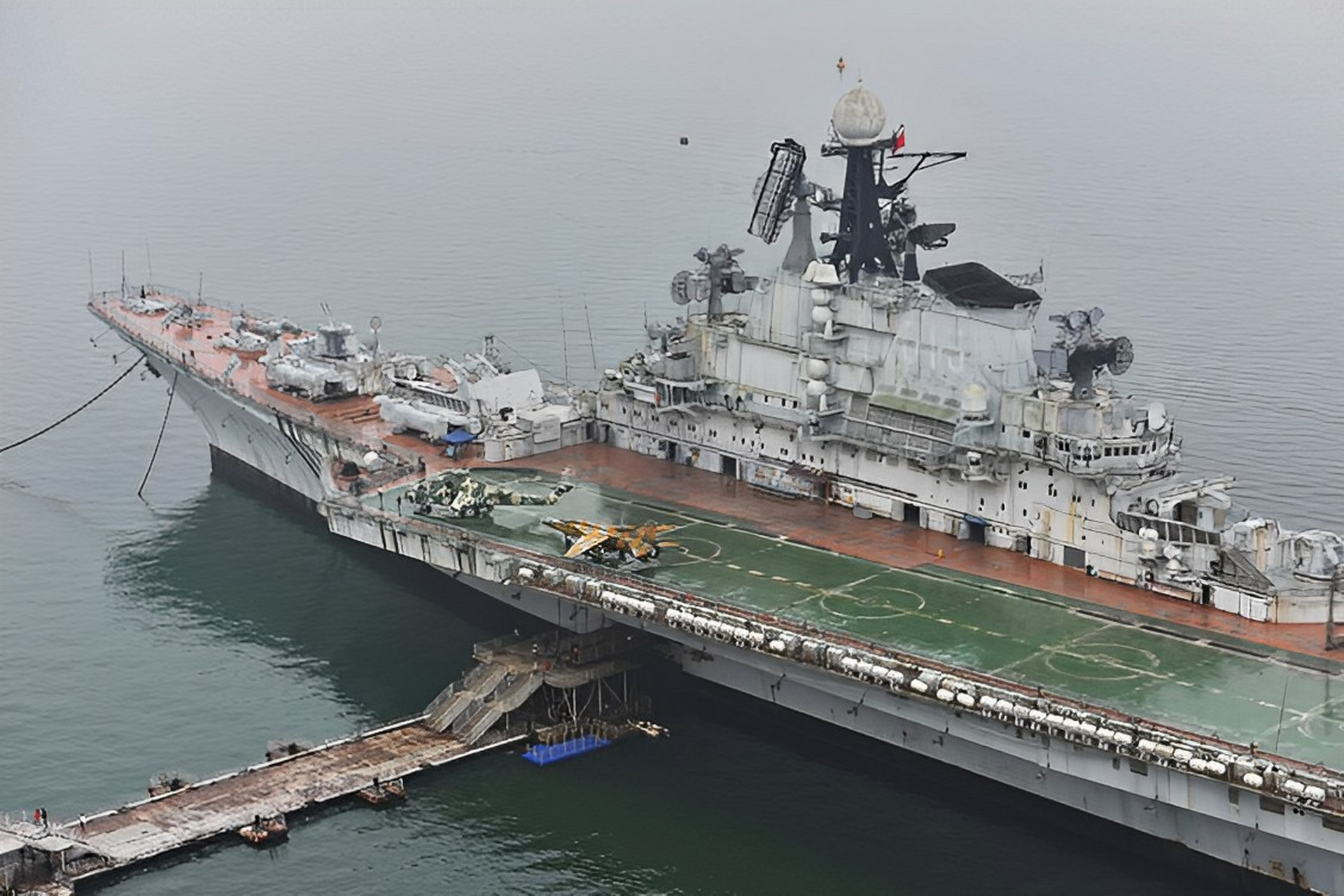 1995年,贺龙之子贺鹏飞得知乌克兰将出售瓦良格号航母!