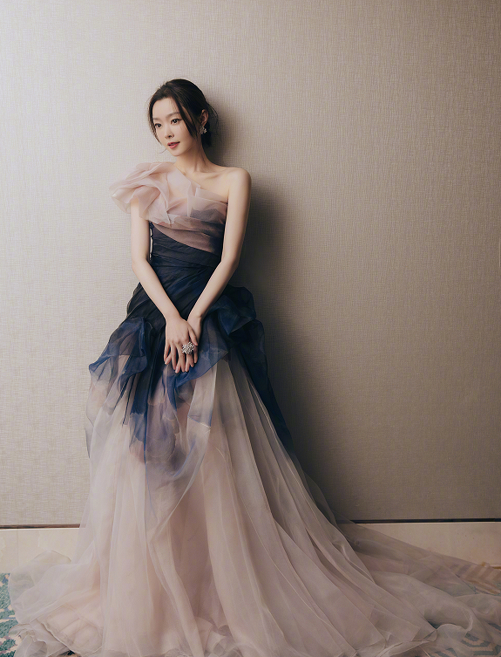 宋轶今晚的红毯礼服,你觉得好看吗?