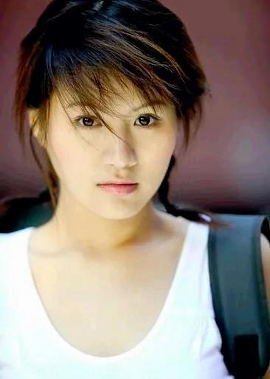 杨渝渝:甜美灵动,青春靓丽,妩媚迷人