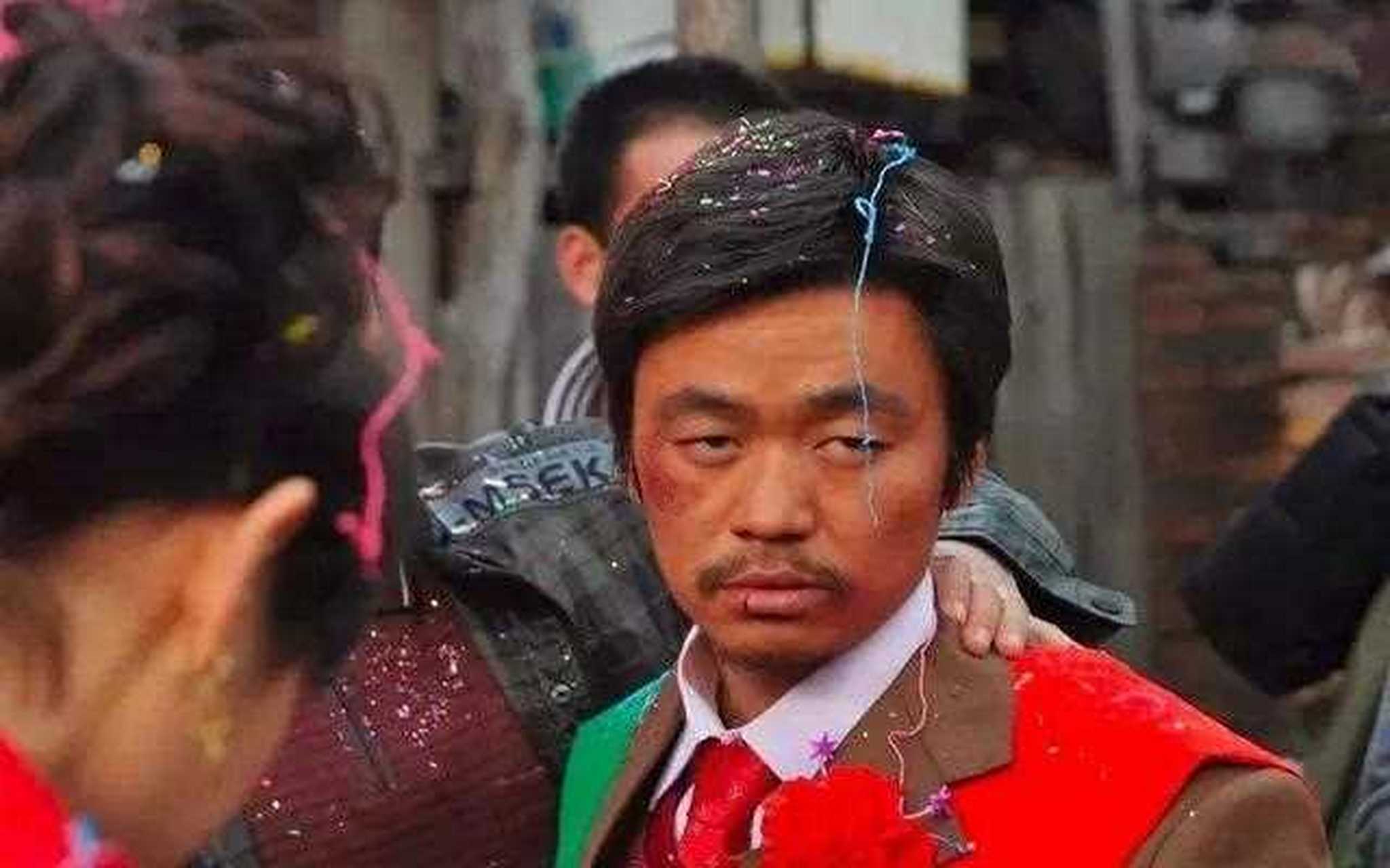 王宝强岁那年拍摄电影《盲井》时,曾有一场大尺度戏份,他完成得不错