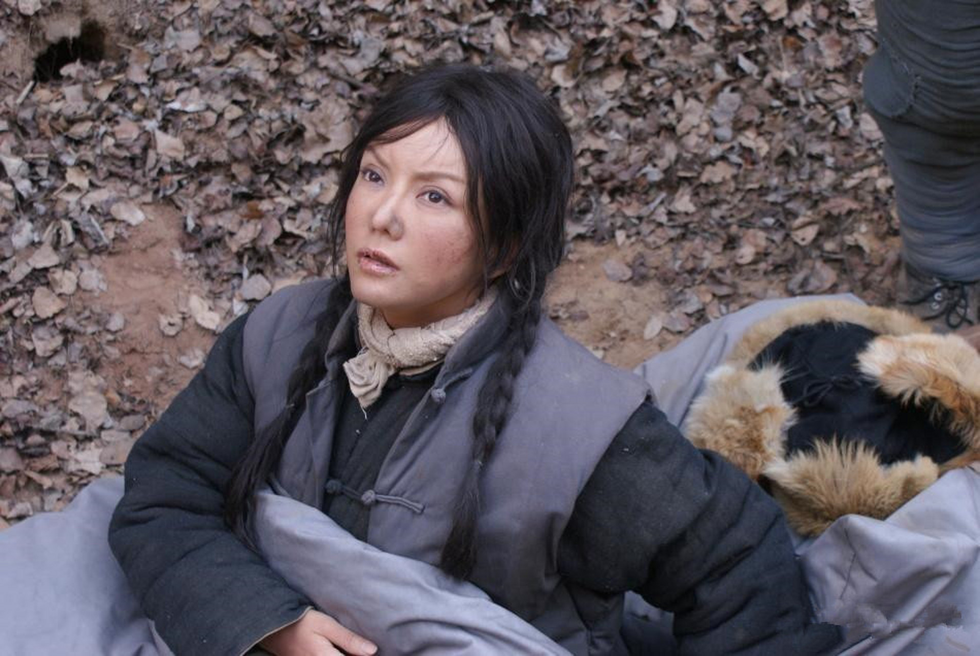 图片出自香港女演员彭丹自导自演的抗日电影《南泥湾》,暂且不论她