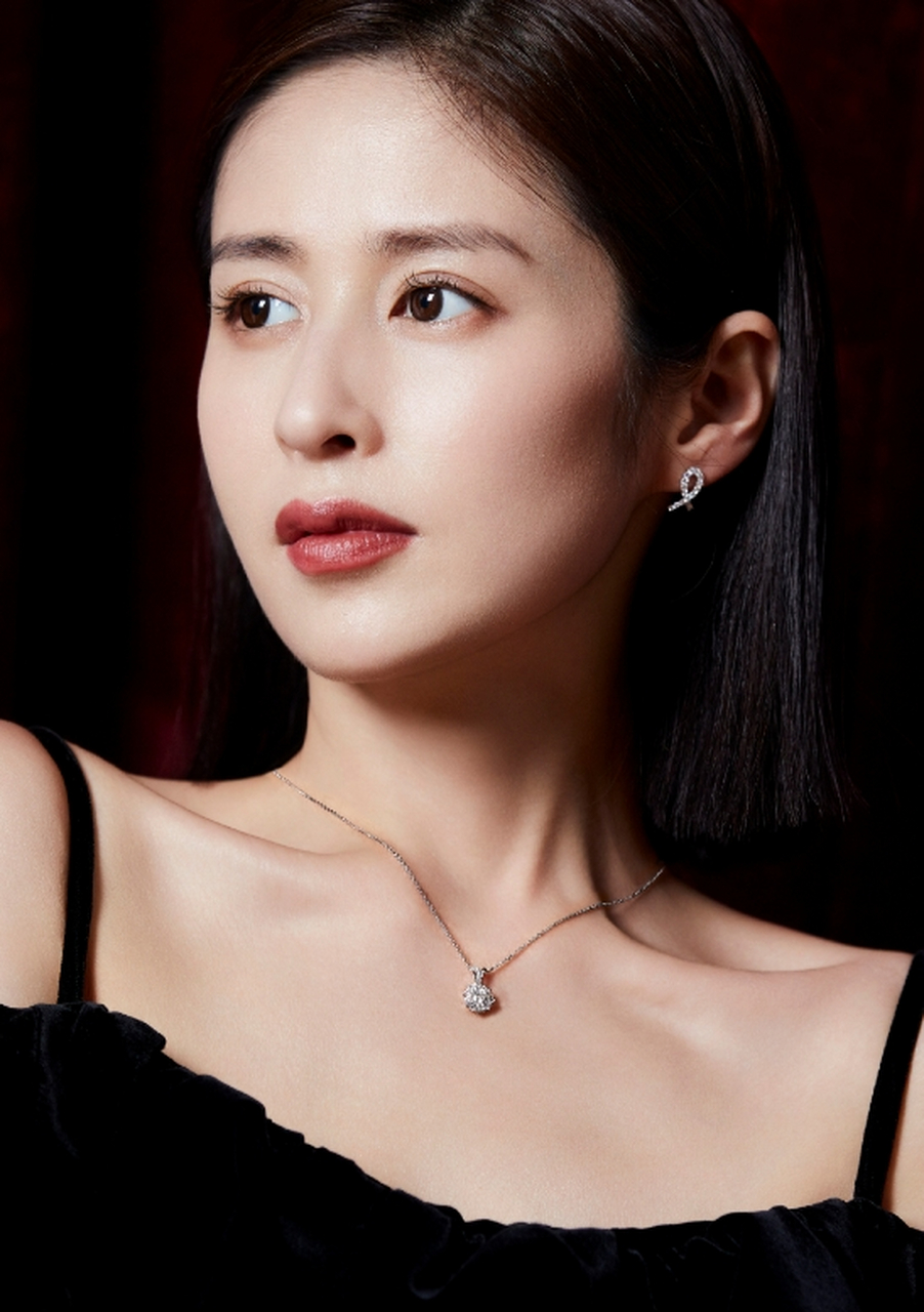 魔鬼身材,妩媚动人的#颖儿# 凹凸有致的曼妙身姿,性感火辣,尽显玲珑