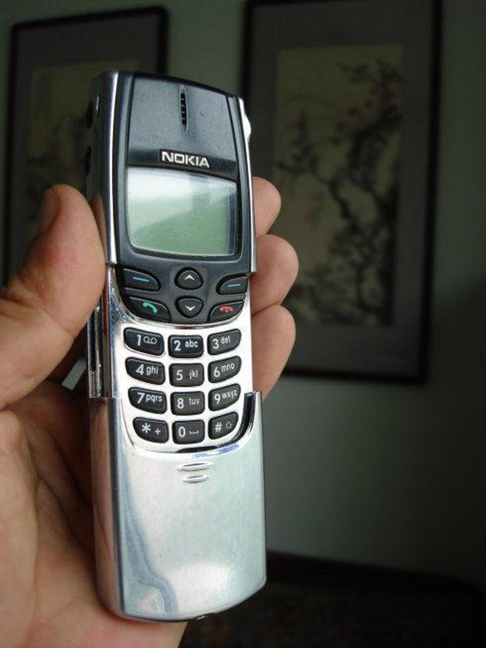 手机你最pick哪一部# 诺基亚8810自1996年推出之后, 它就赢得了"香蕉
