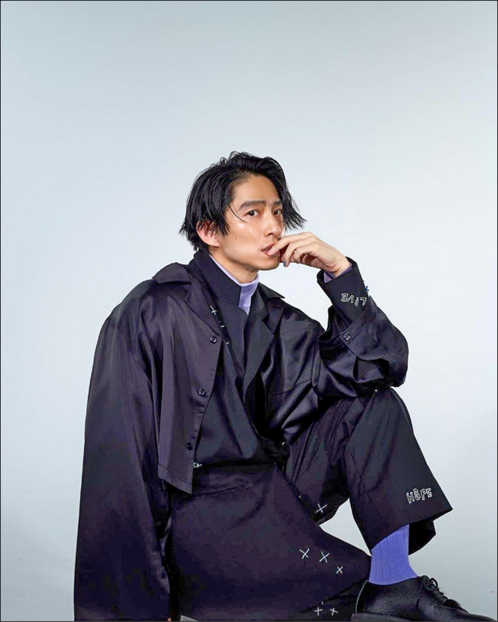 日本前v6成员三宅健在今年5月2日退出待了30年的杰尼斯,于今天宣布新