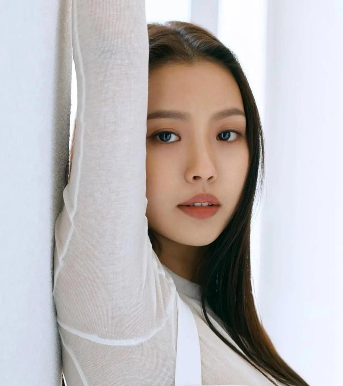 韩国美女高旻示(790727)为韩国化妆品jennyhouseclio品牌代言