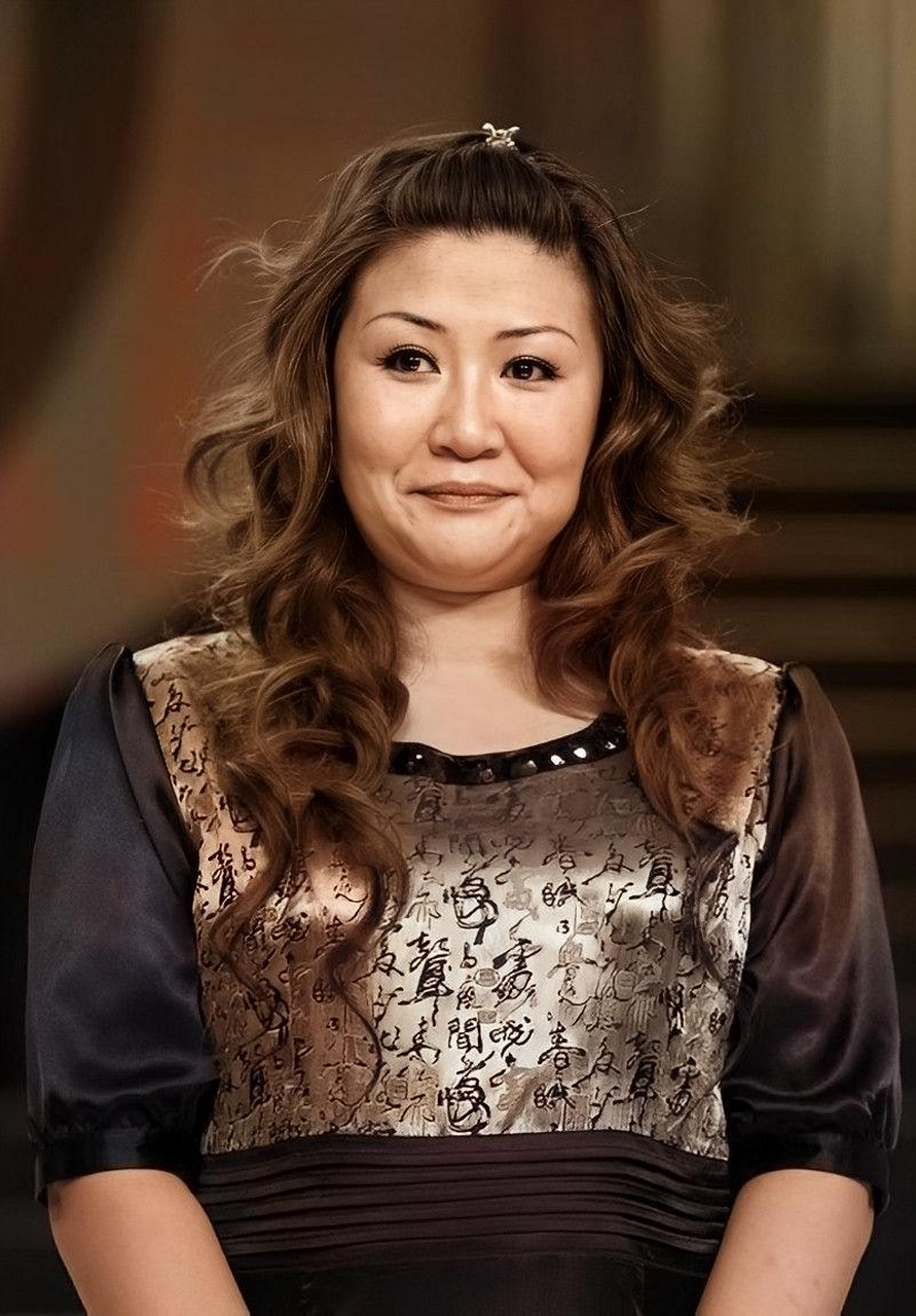 郭麒麟小时候曾偷偷给母亲打电话叫胡中惠,被继母王惠发现后吓得大气