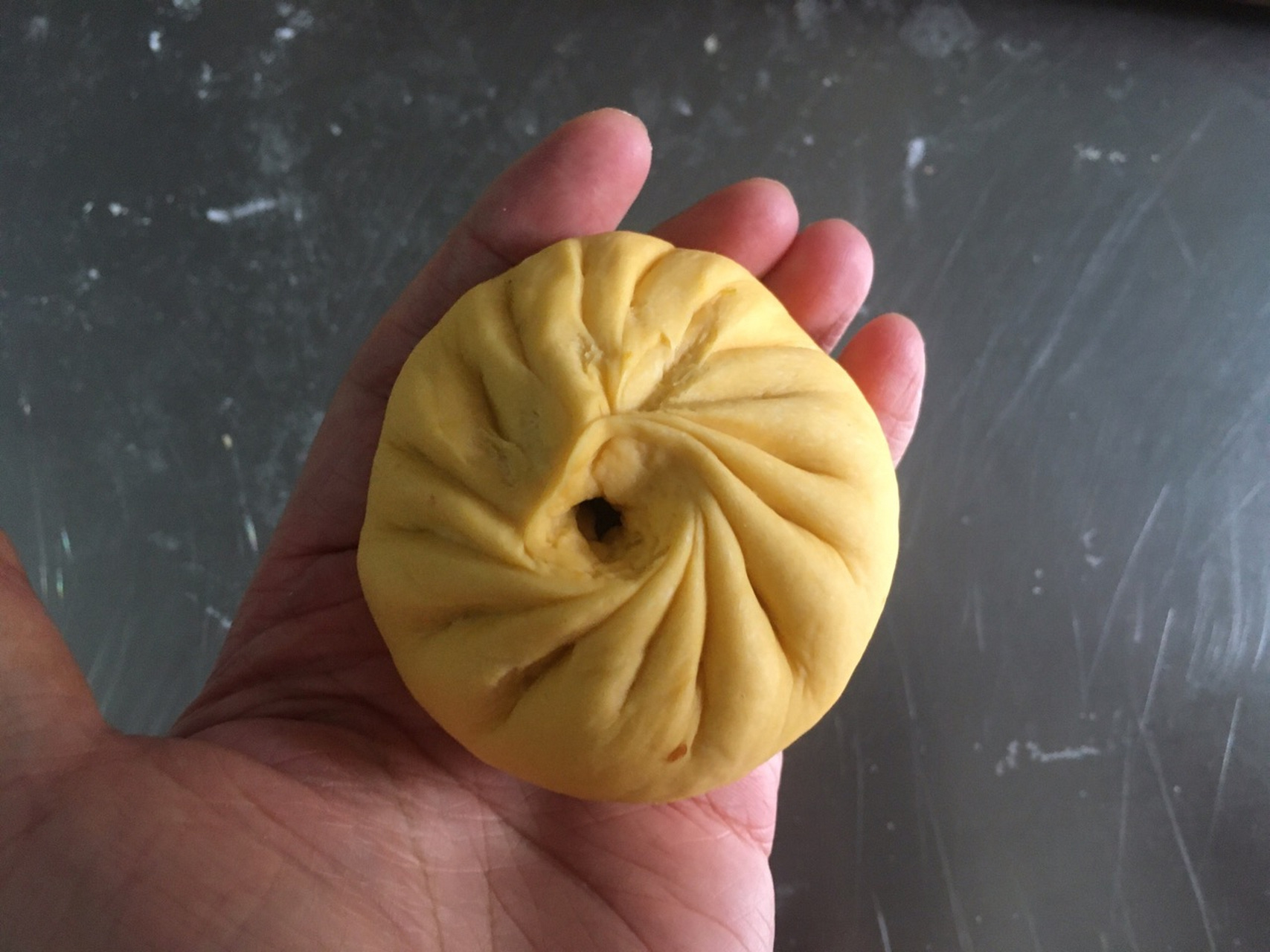 南瓜肉包子  季就是丰收季,看见金黄的颜色总能有股收获的喜悦,最近