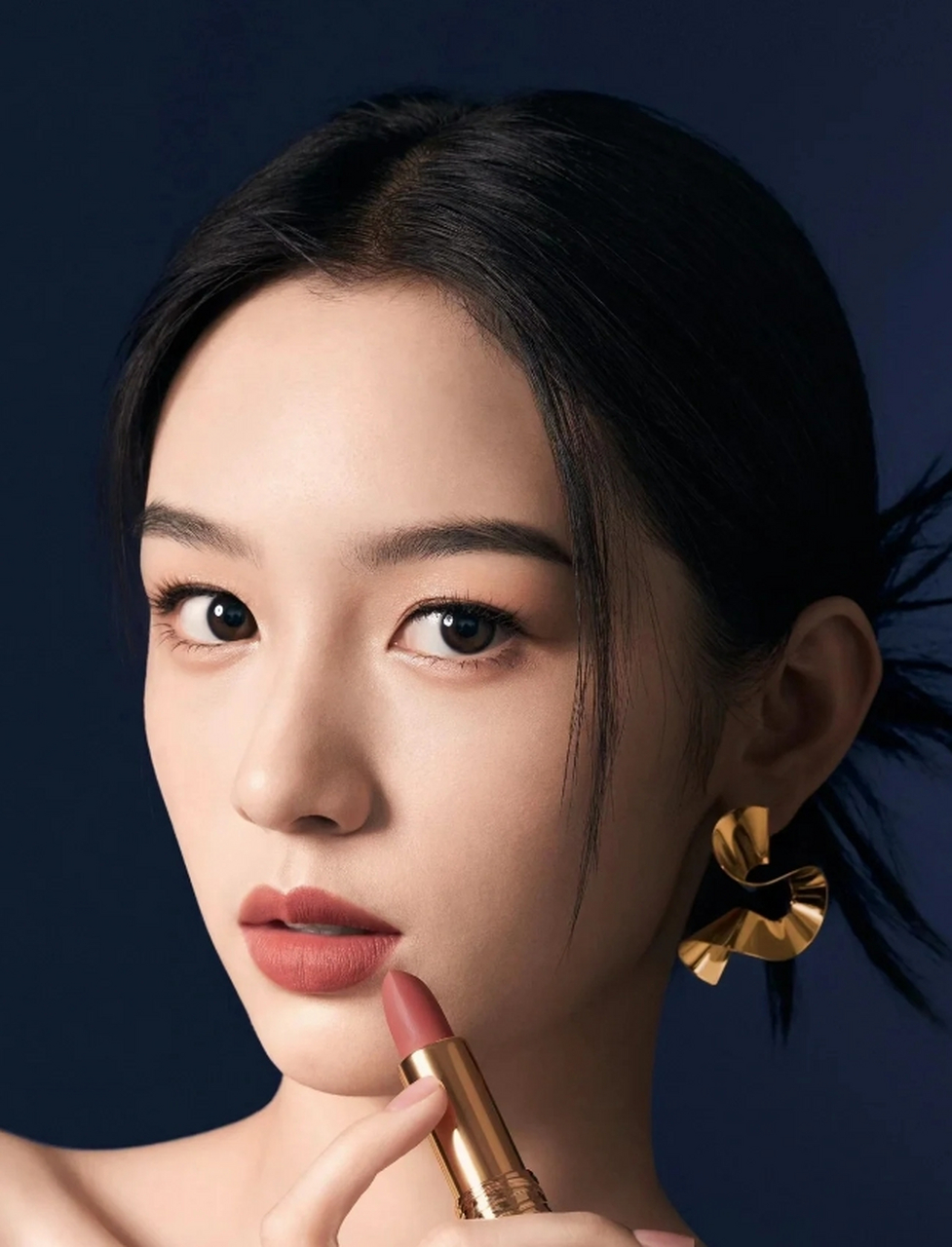 周也不需要刘海的美女 周也,这位女明星,以她完美的骨相和清冷的美貌