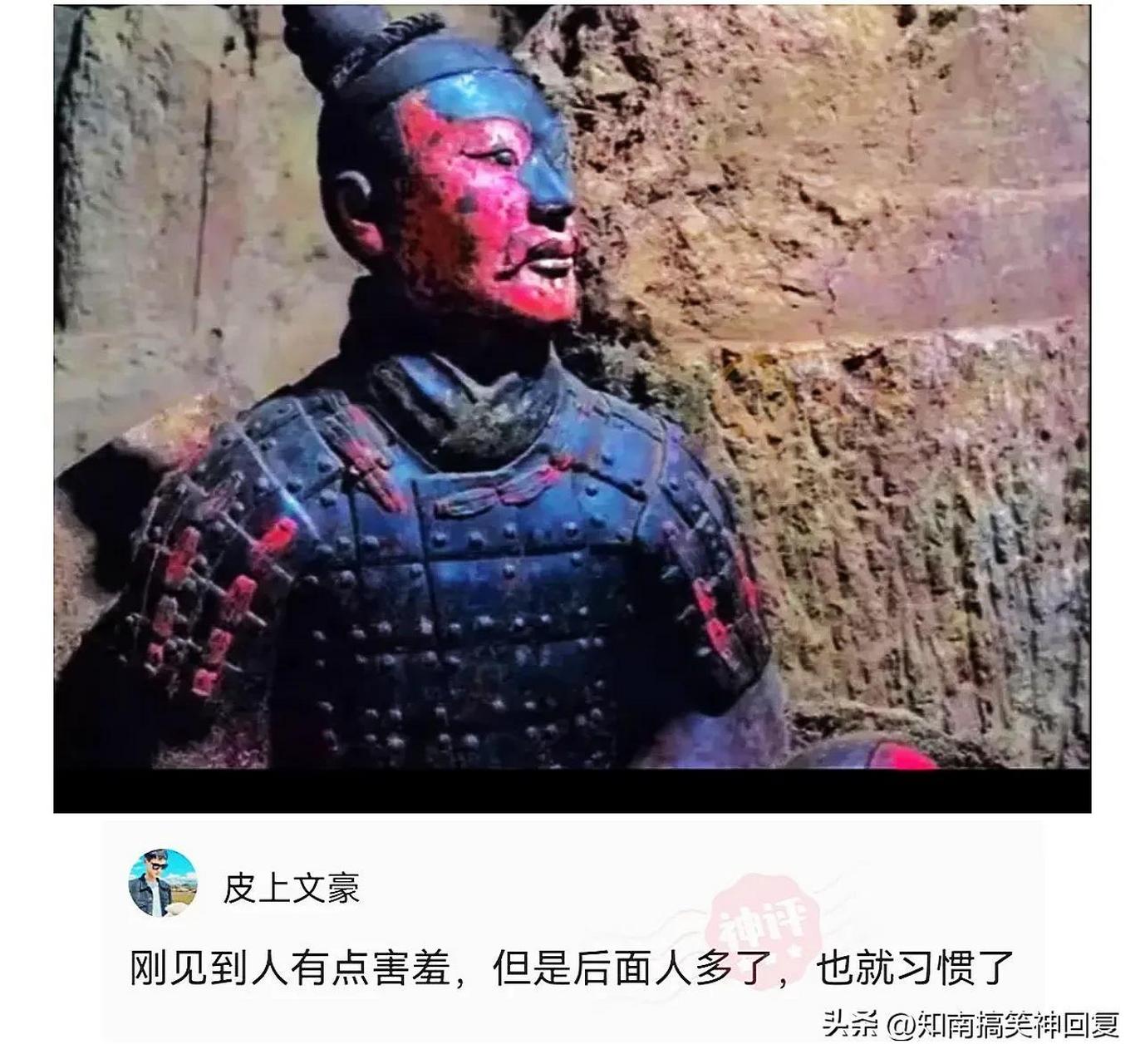 69兵马俑刚挖出来的时候色彩斑斓,几分钟后颜色就消失了,幸好工作