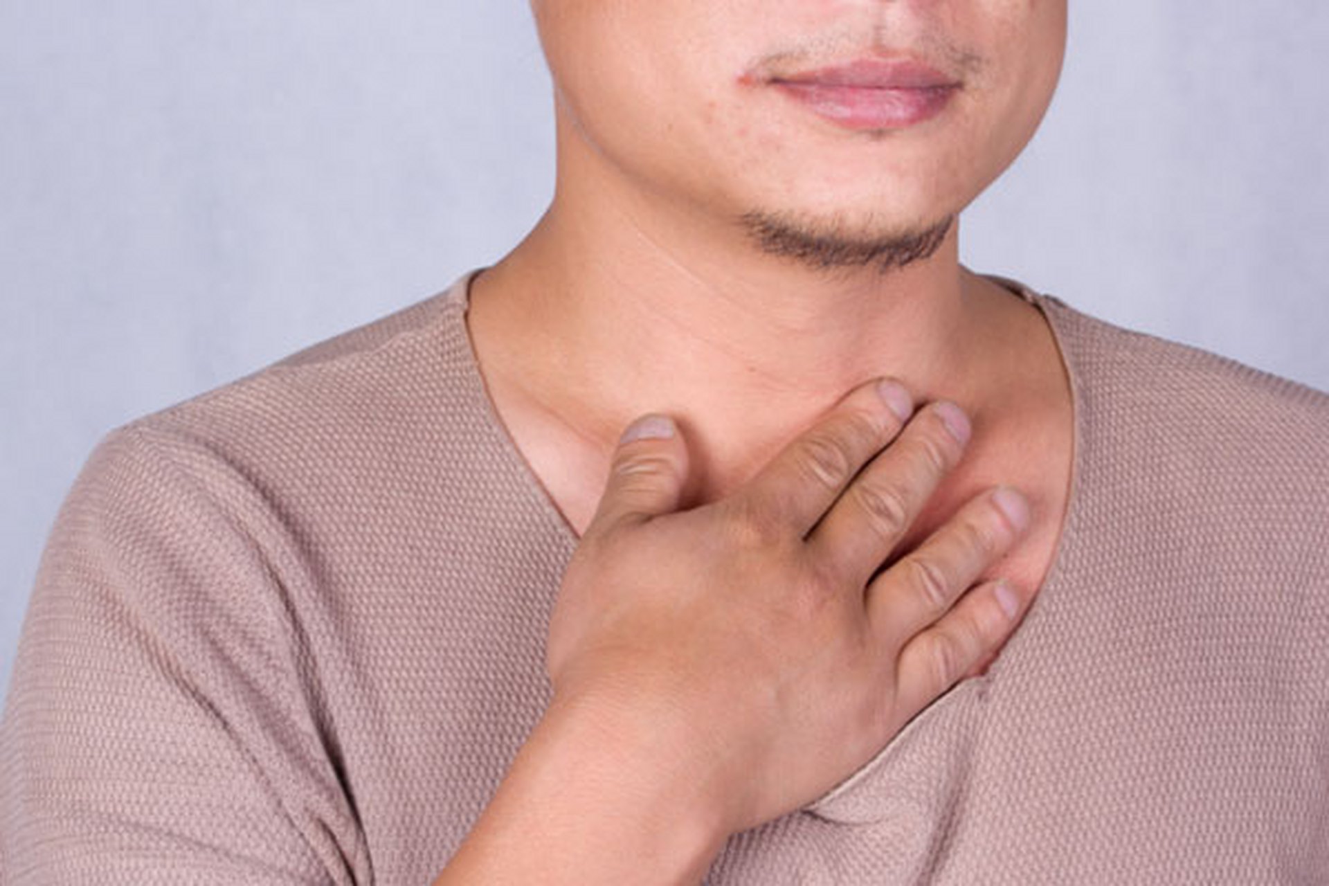 【心梗前的8个预兆,发病前1~2周就会显现】心梗的典型症状是胸骨正