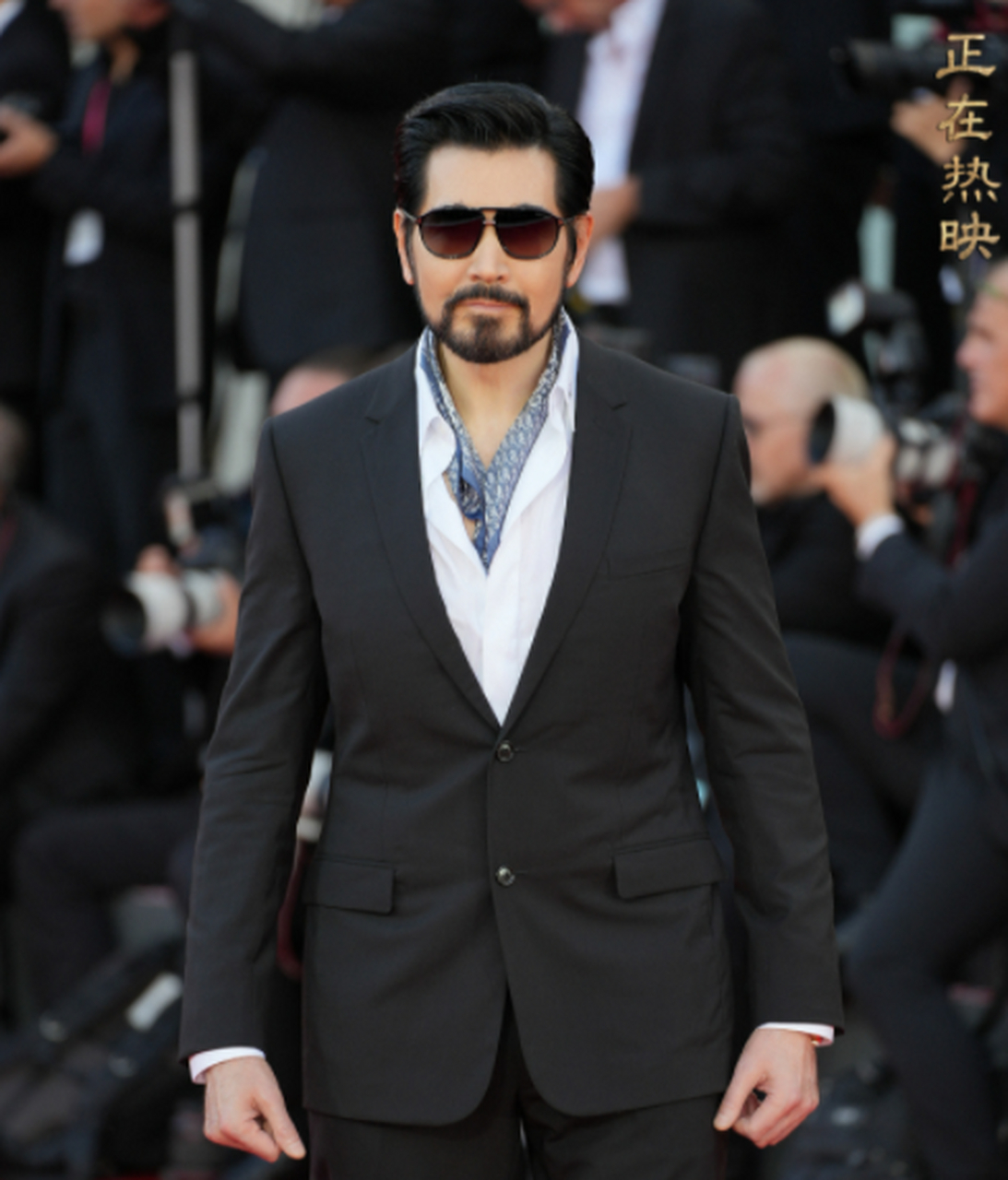 费翔无论是年轻时还是现在,他都散发出一种成熟而迷人的魅力.