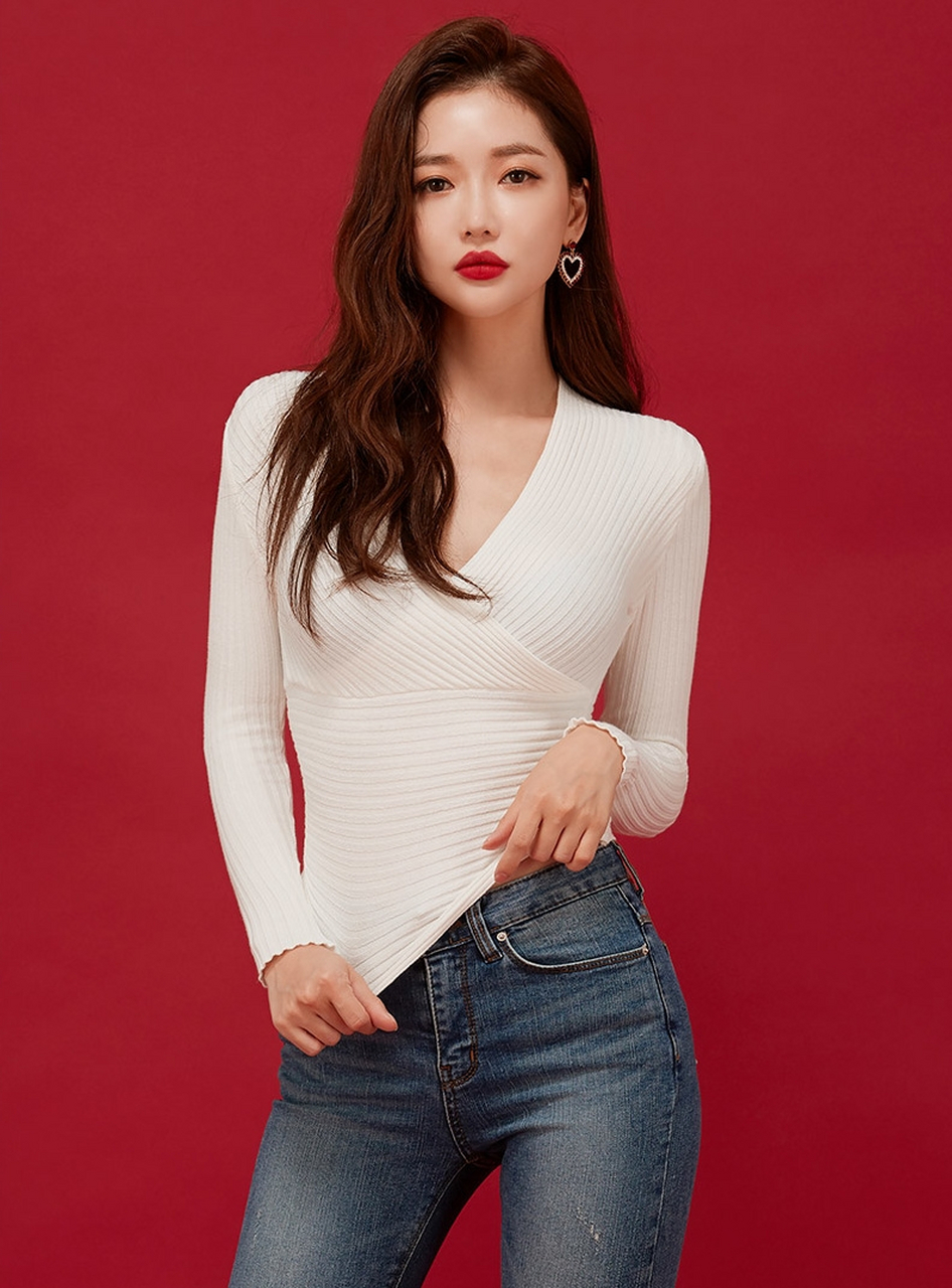 高挑美女 紧身白衣牛仔裤时尚感穿搭 #紧身牛仔裤美女