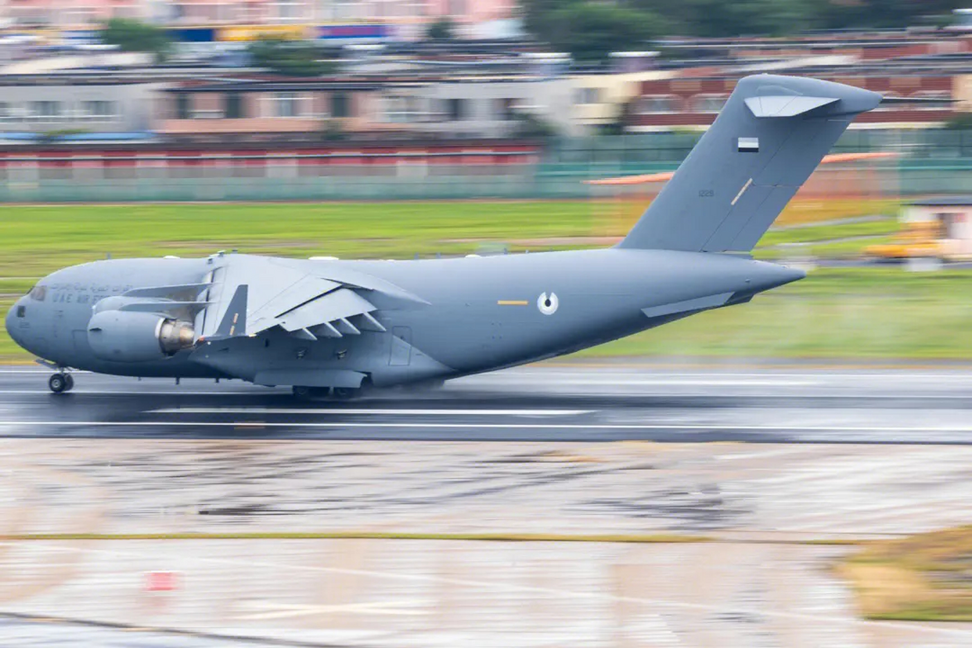 有人说,这一眼望不到边的运20,是用美军c17运输机p的,但事实上,c17的