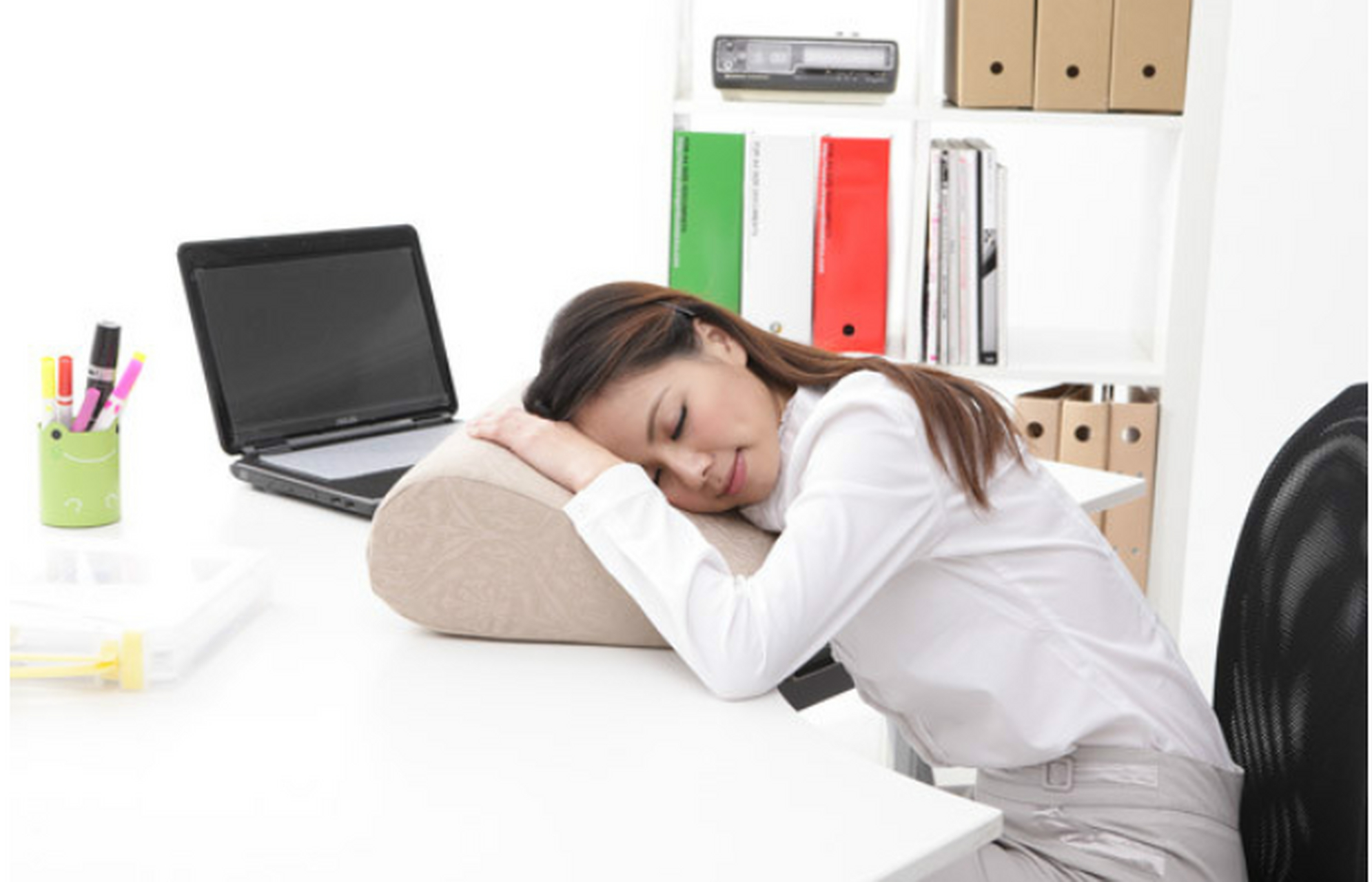 夏日炎炎,中午,该怎么养生 1,闭目养神——闭目