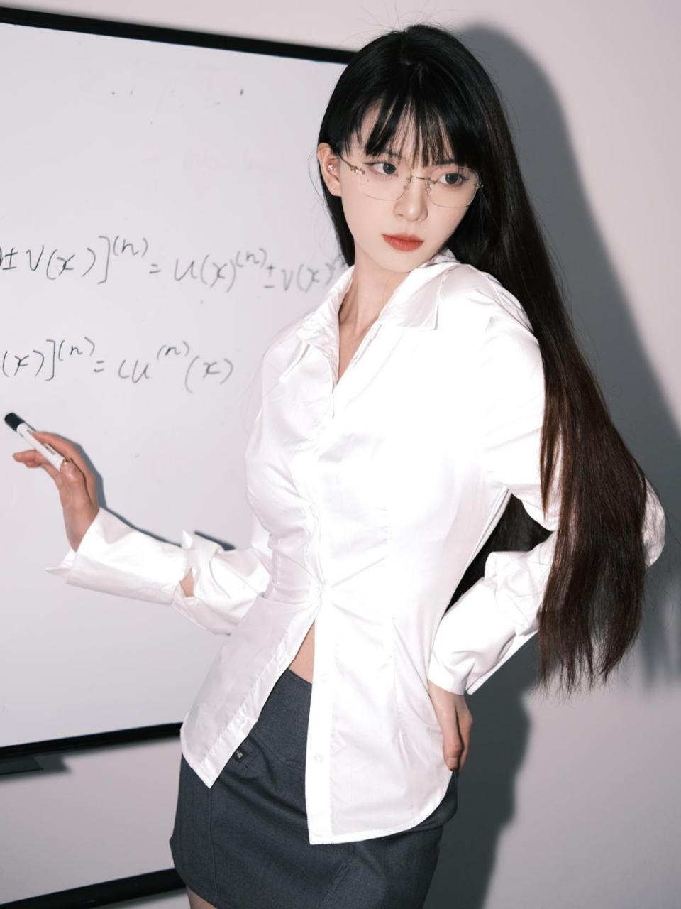 斯文眼镜一戴,是御姐也是欲姐