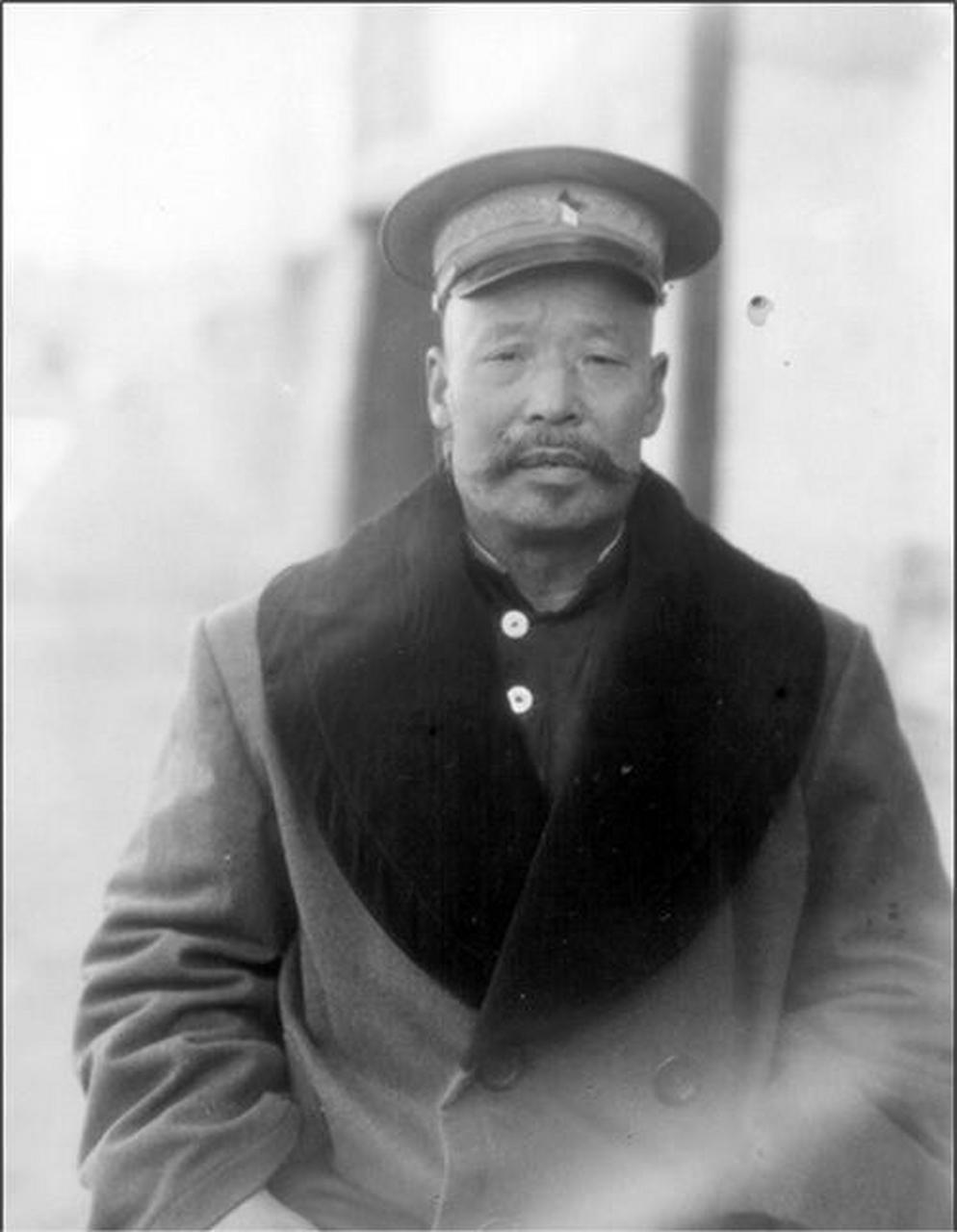 1914年新疆人物肖像照 914年的新疆人物肖像老照片送给大家,让我们一