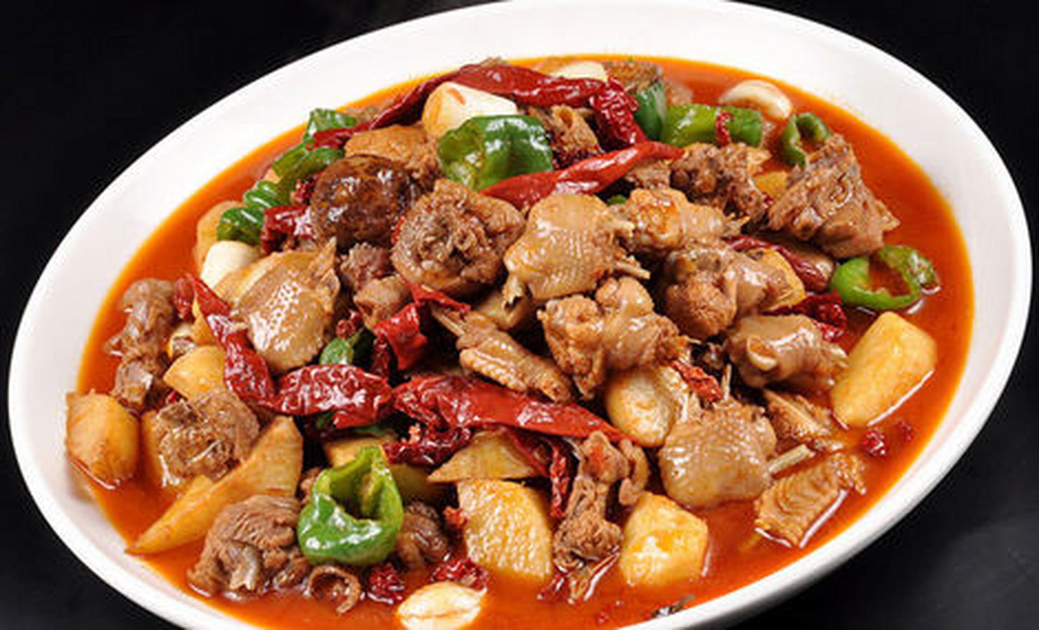 美食教程#大盘鸡:各地都有很多的新疆大盘鸡餐厅,但是味道不一定兆谮