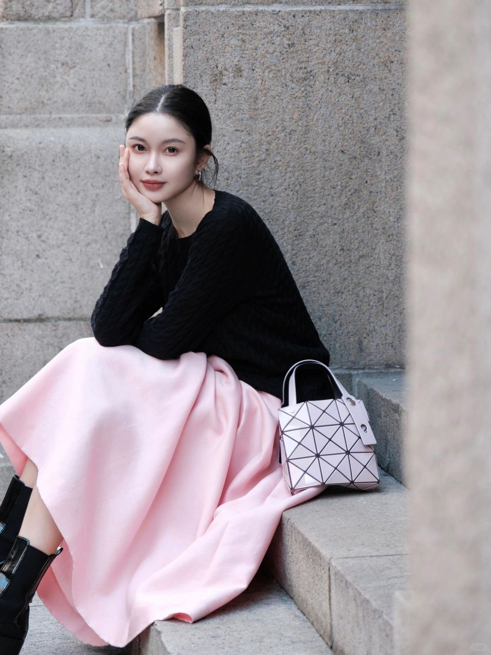 大爱黑&粉撞色  你可以永远相信黑粉配色 秋冬非常吸睛的撞色搭配啦