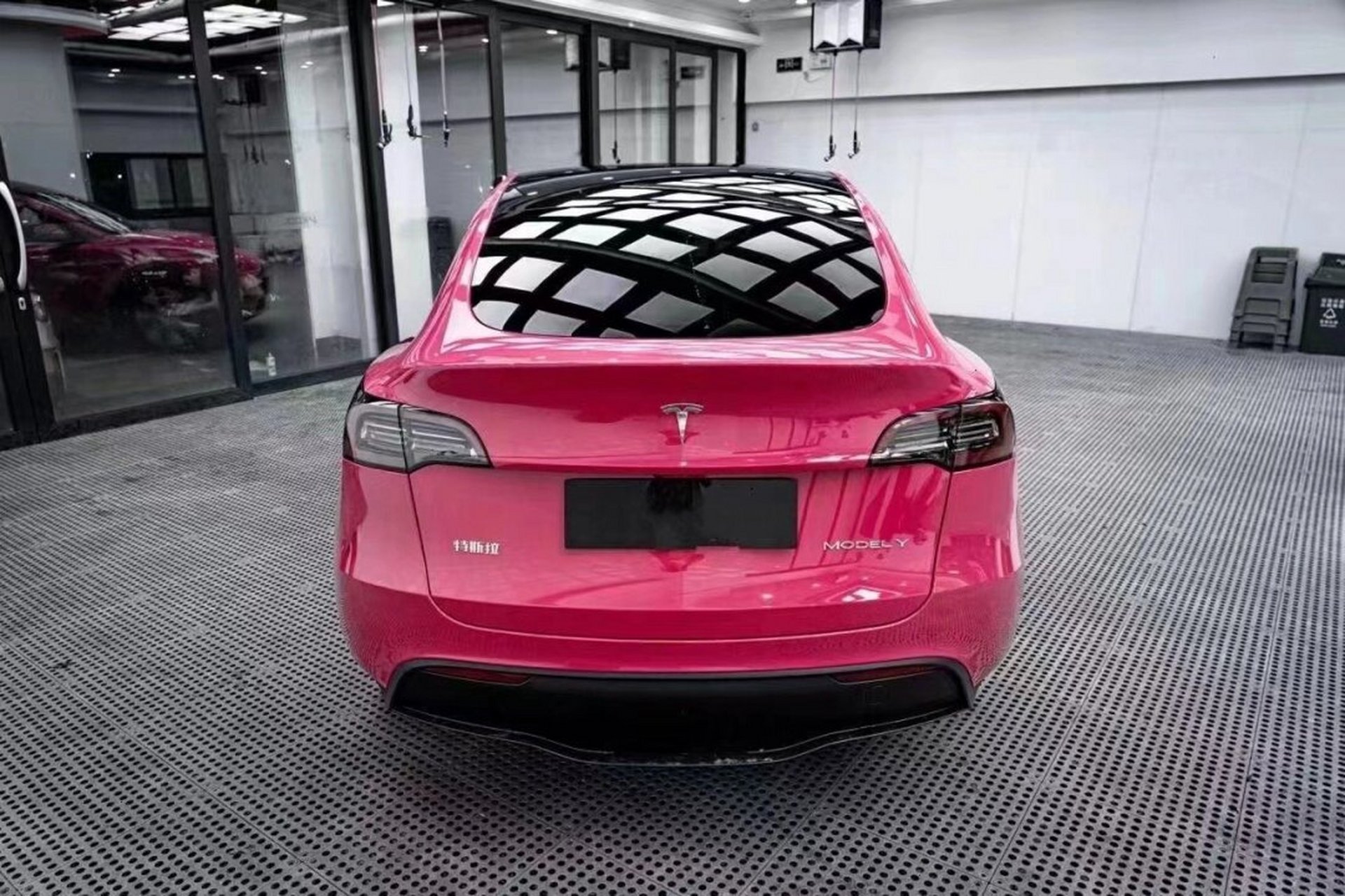 特斯拉改色浅红色 浅红色低调又耐脏,颜色好看,斩男又斩女