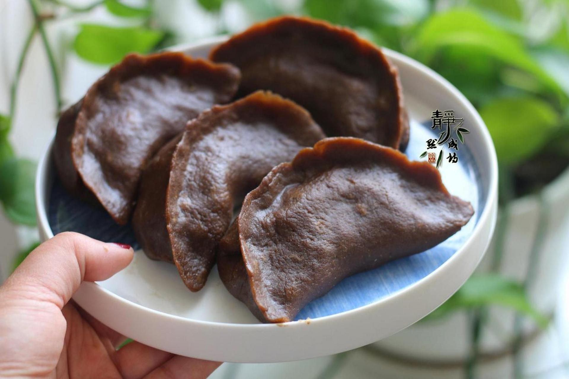 红薯面粉,不只是吃起来有甘甜味儿,而且它的食疗价值非常高,所以,我