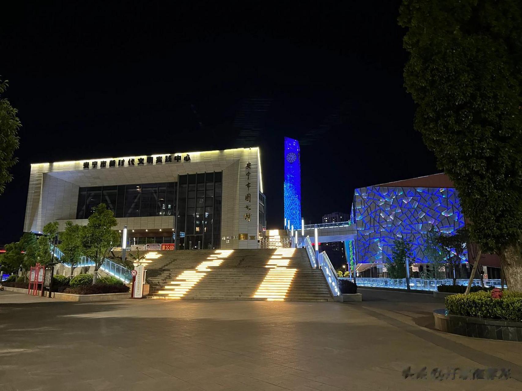 安宁城市文化中心夜景,仿佛云岭高原上一颗璀璨的明珠,熠熠生辉!