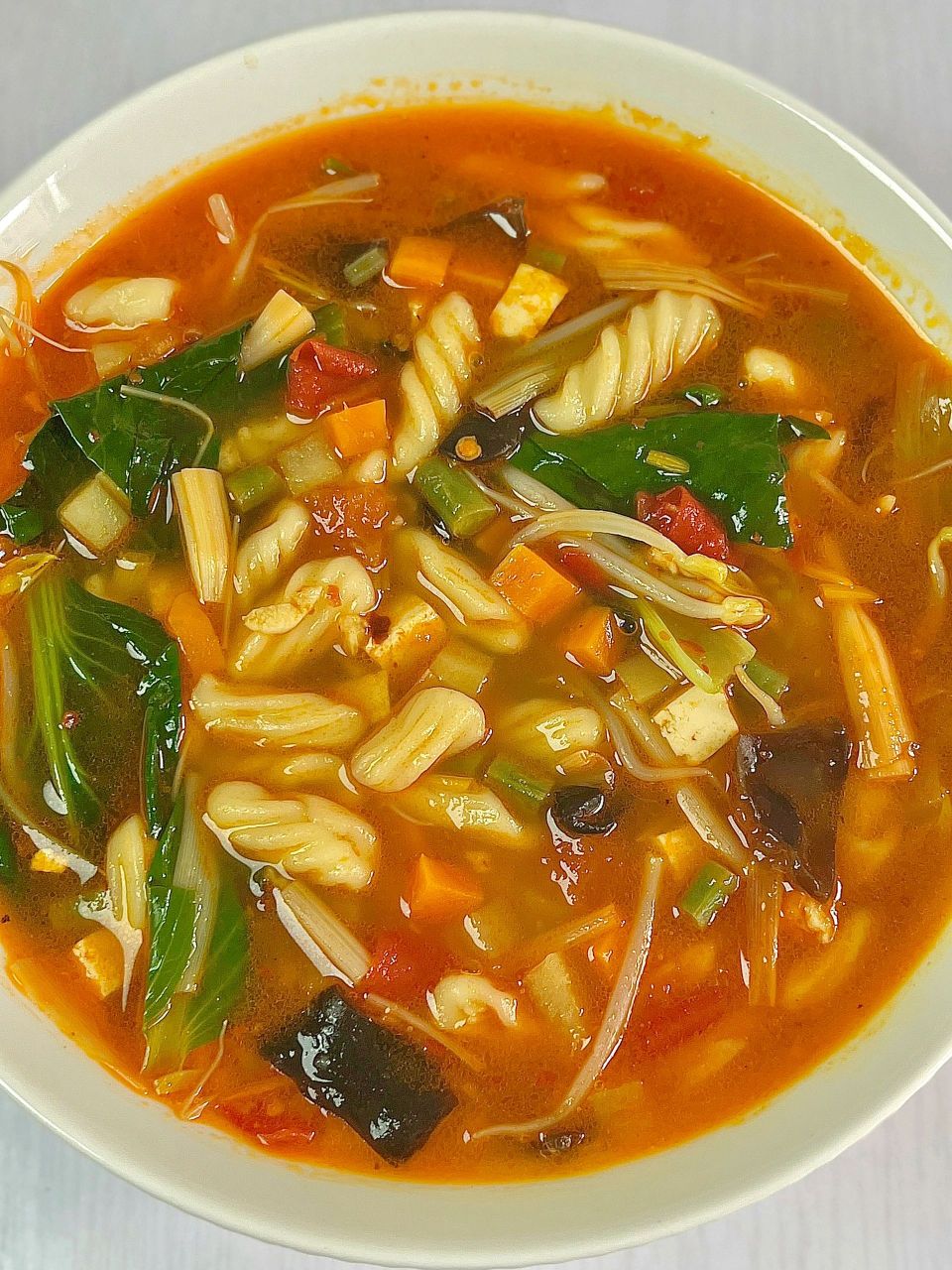 家常美食烩麻食～  天冷了,做一锅热乎乎香喷喷的烩麻食,做法简单,真