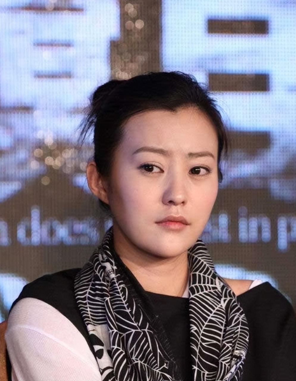 郝蕾:两婚两离,独自带着双胞胎儿子生活,43岁才学会跟父亲和解 正是