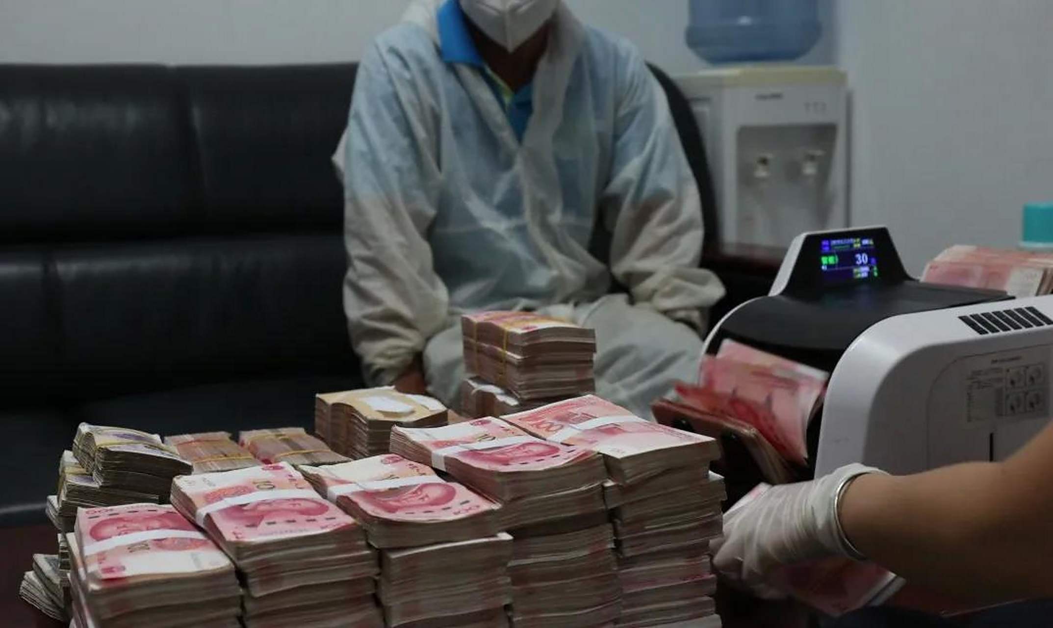 为什么晚上不能把钱放在银行?