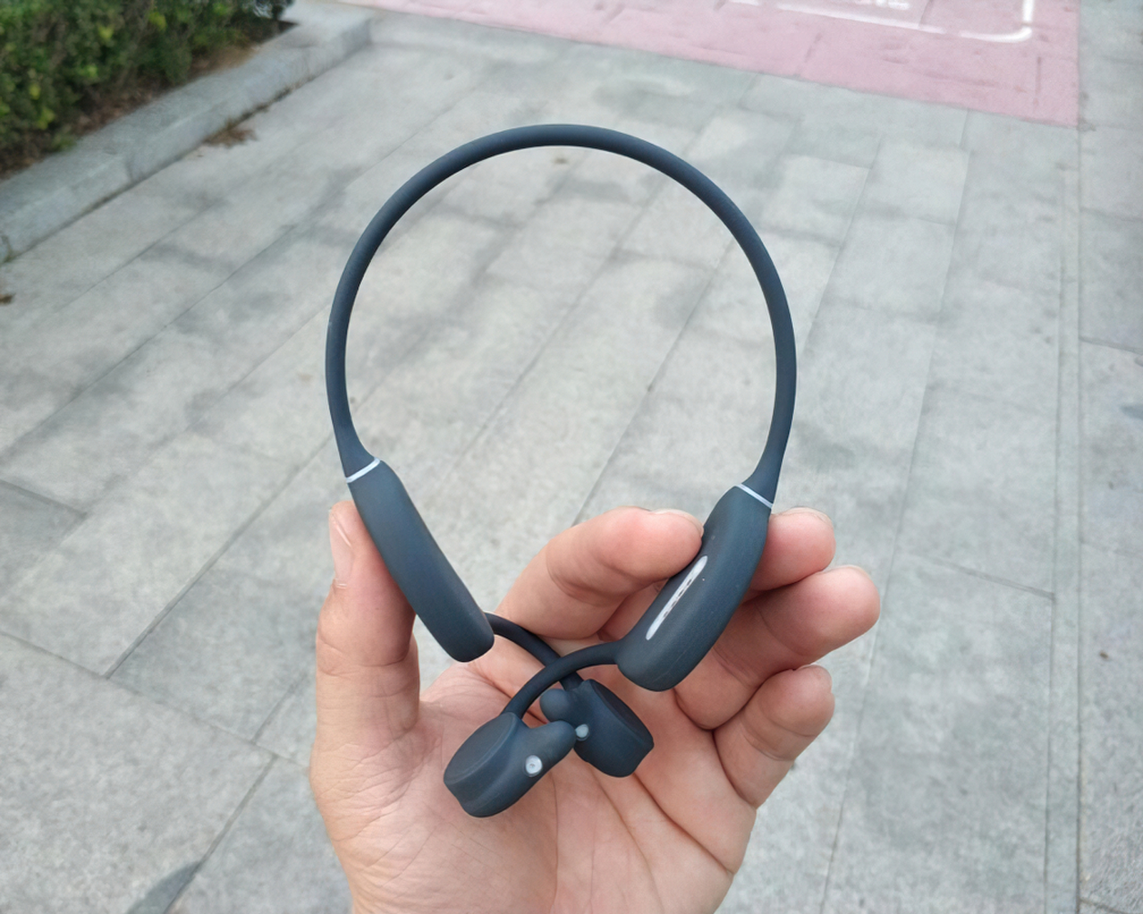 这款南卡骨传导耳机runner pro4是一款专为运动而生的蓝牙耳机,听歌不