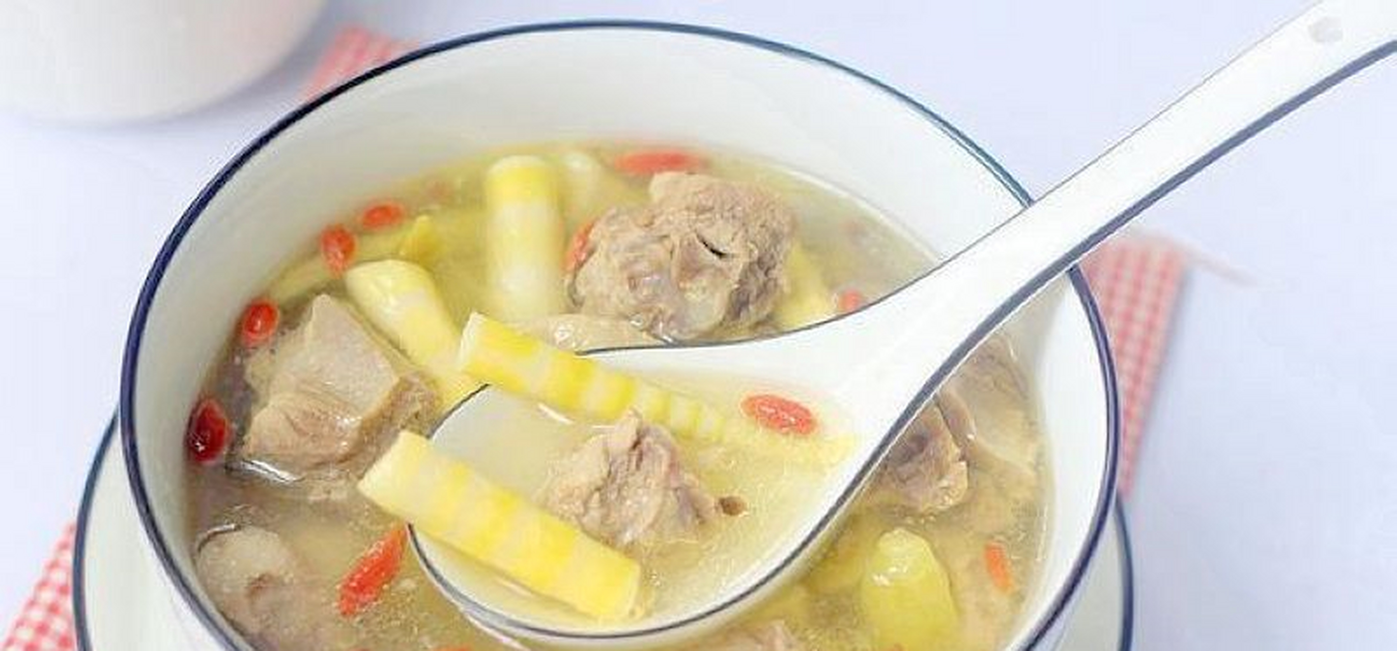 大致分为两种,第一种是吉安红毛鸭;第二种是和山麻鸭等,这是属于蛋肉