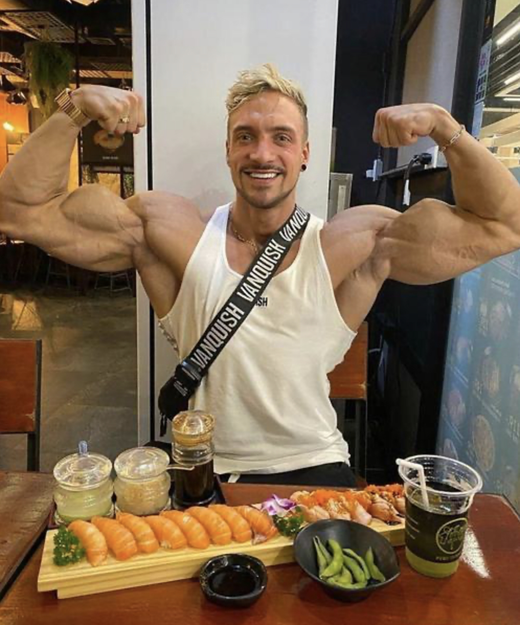 【健身网红拉丝哥离世,此前本人称患有波纹肌病】 据四川观察消息