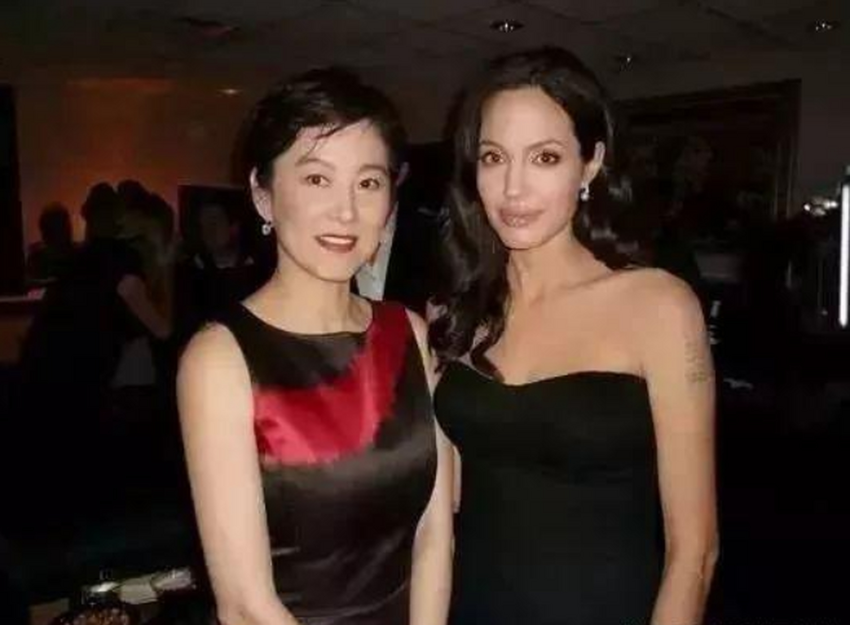 林青霞与朱莉的旧照!东西方女人的极致